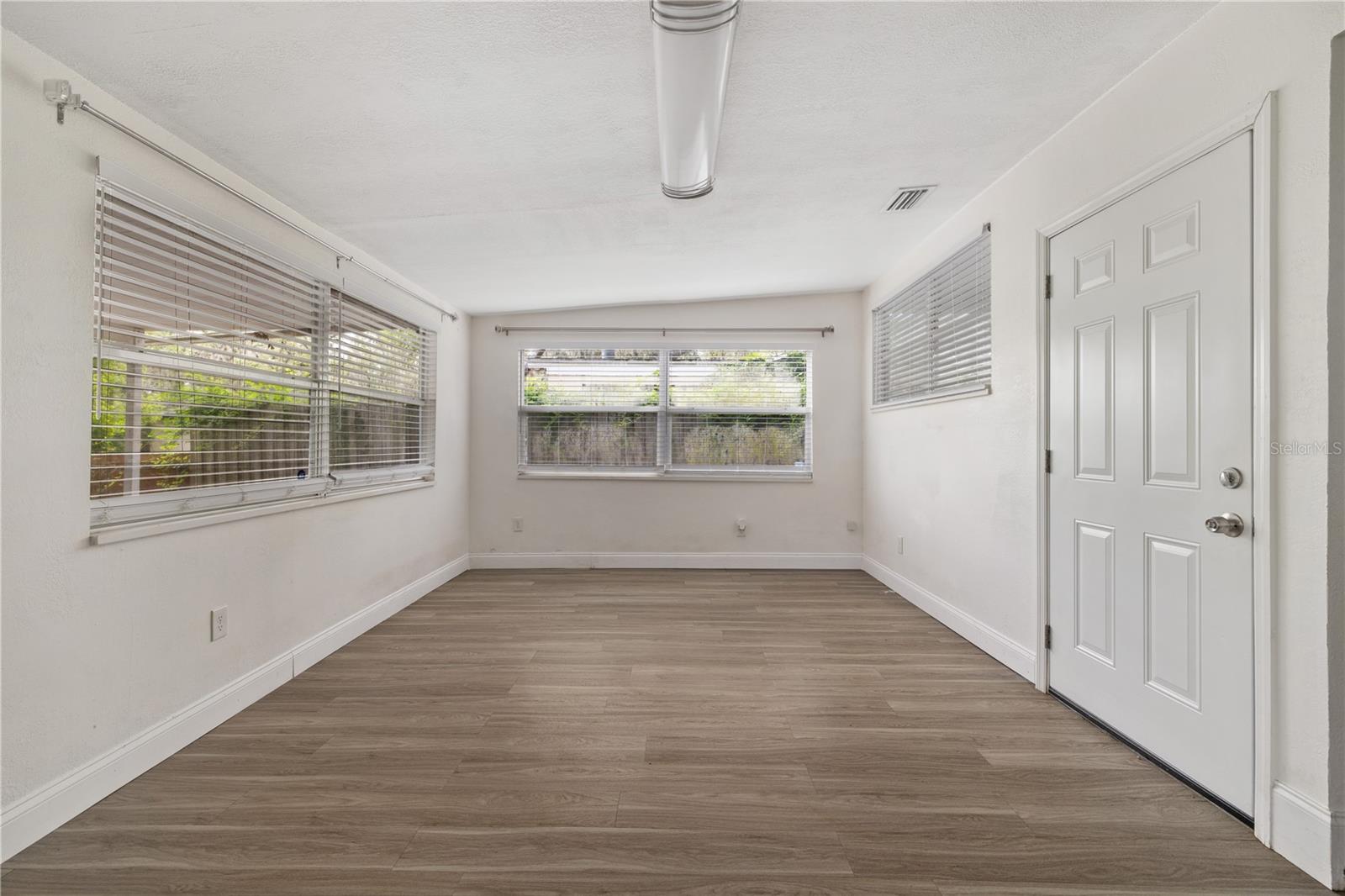 Image 8 of 23 For 2204 Idlewild Avenue