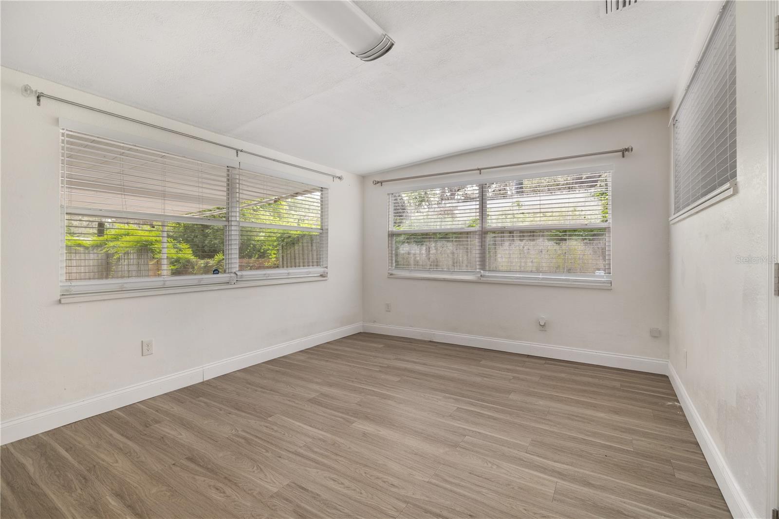 Image 9 of 23 For 2204 Idlewild Avenue