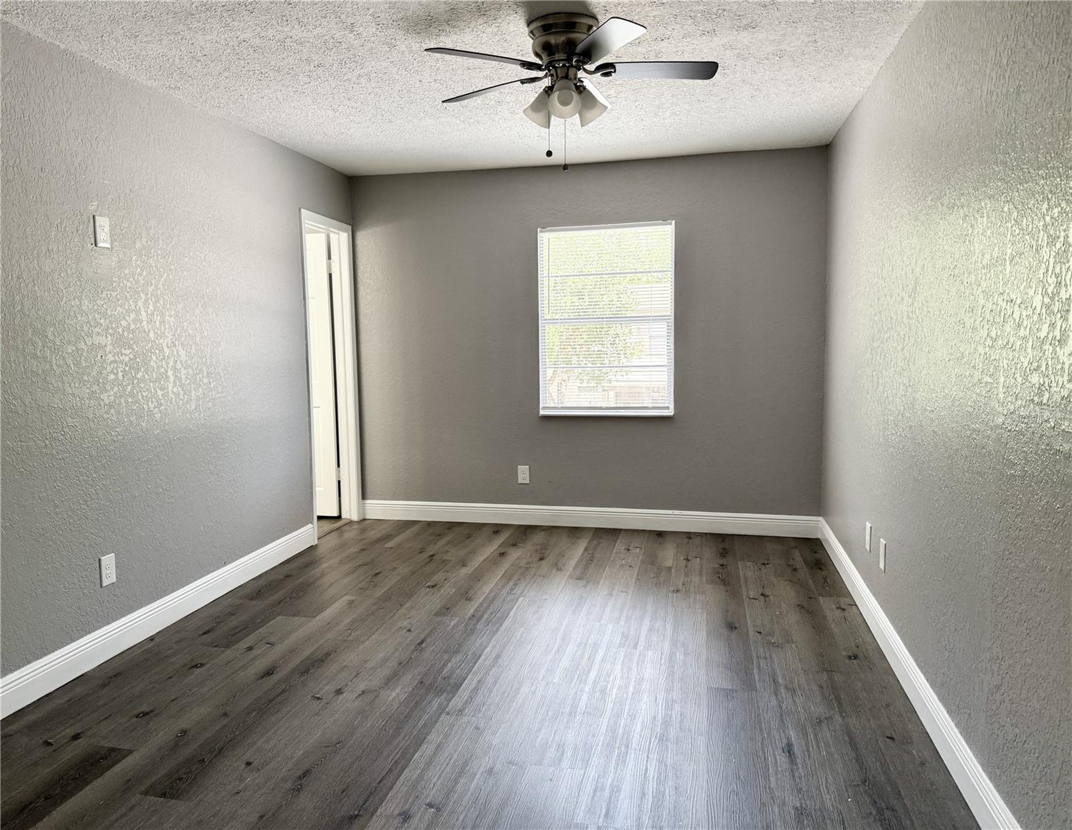 Listing photo id 11 for 5229 Tennis Court Circle