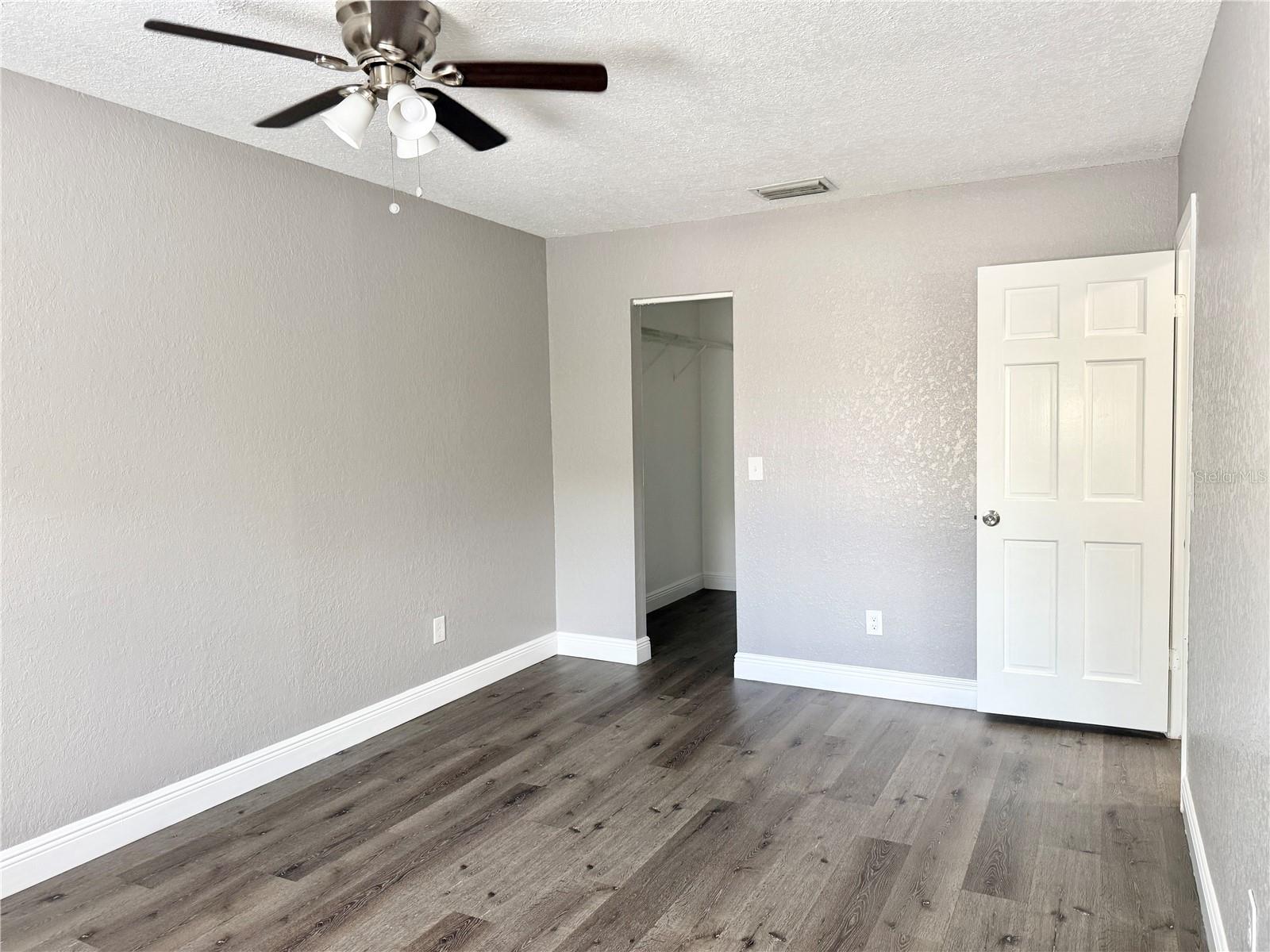 Listing photo id 12 for 5229 Tennis Court Circle