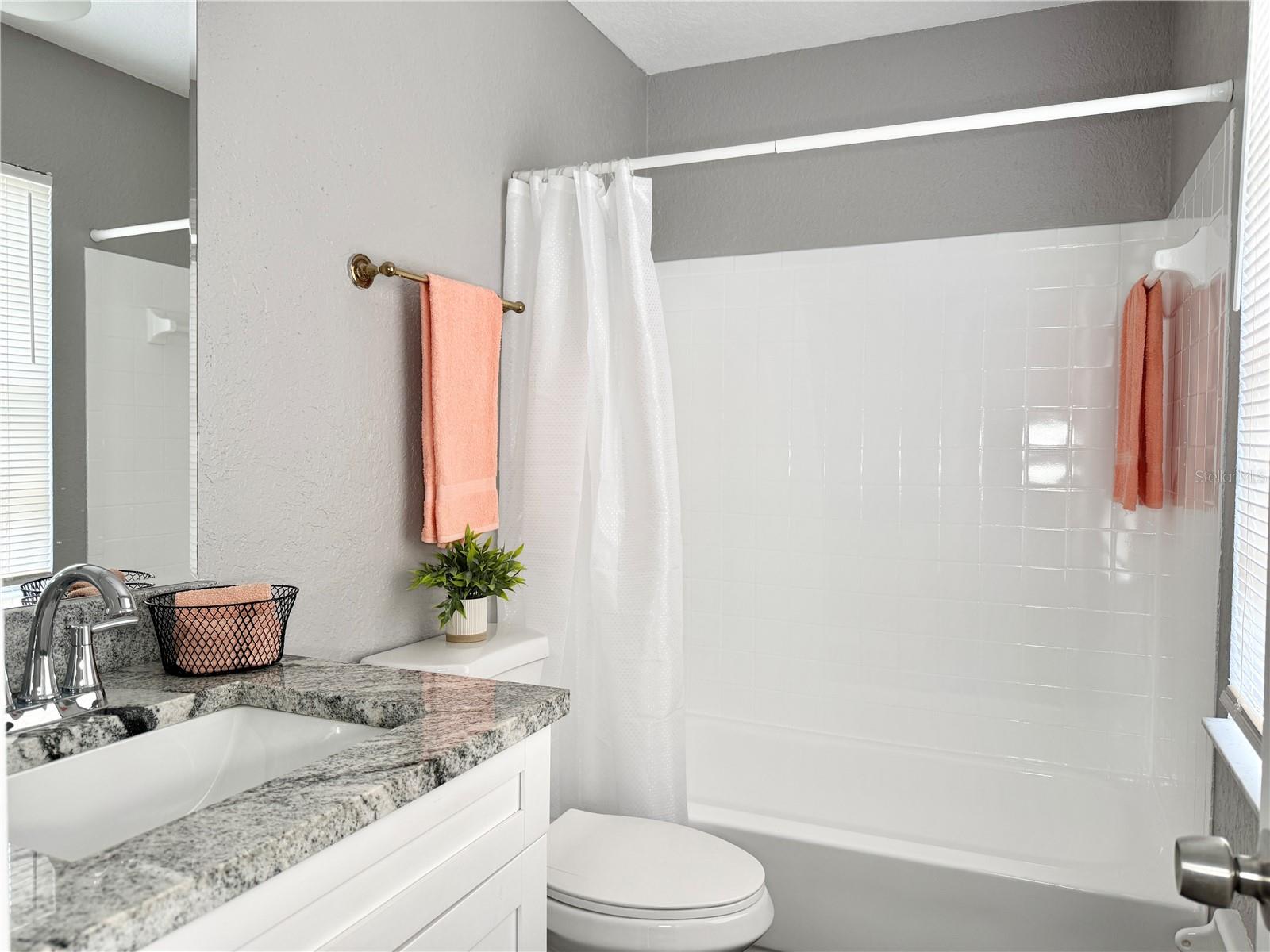 Listing photo id 13 for 5229 Tennis Court Circle