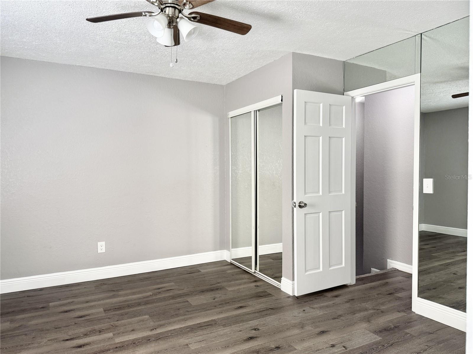 Listing photo id 15 for 5229 Tennis Court Circle