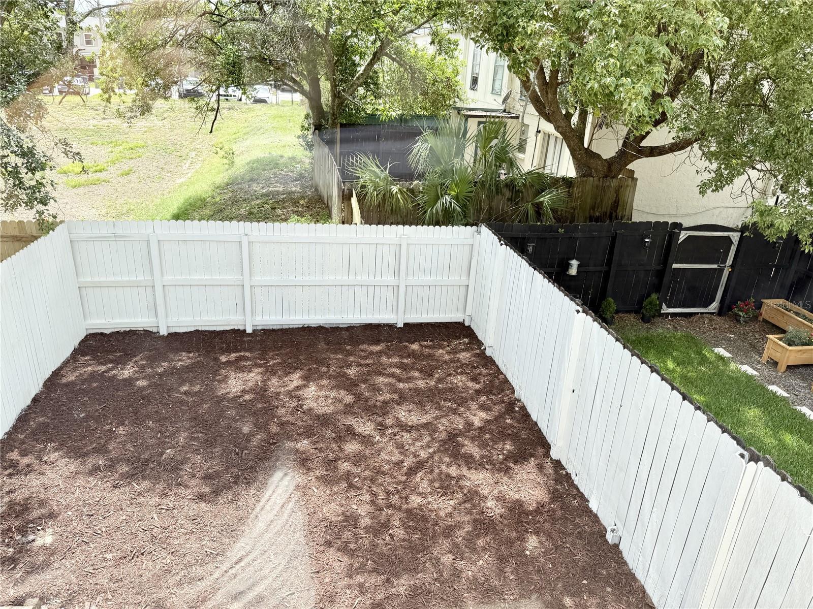 Listing photo id 17 for 5229 Tennis Court Circle