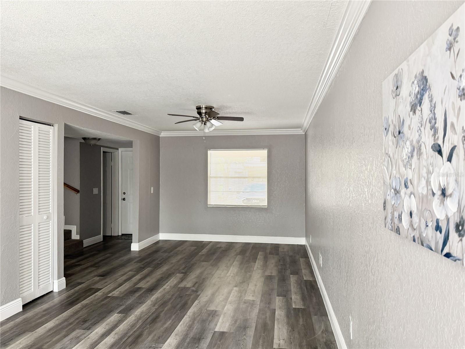 Listing photo id 2 for 5229 Tennis Court Circle