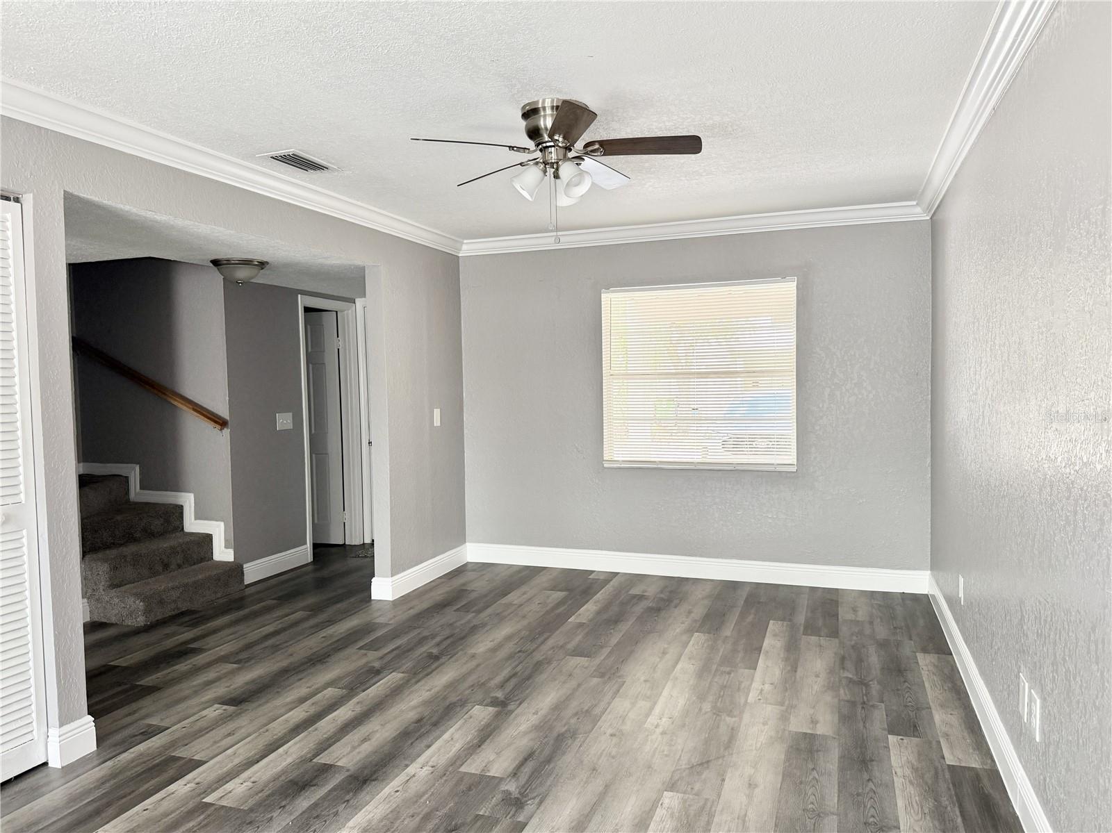 Listing photo id 3 for 5229 Tennis Court Circle