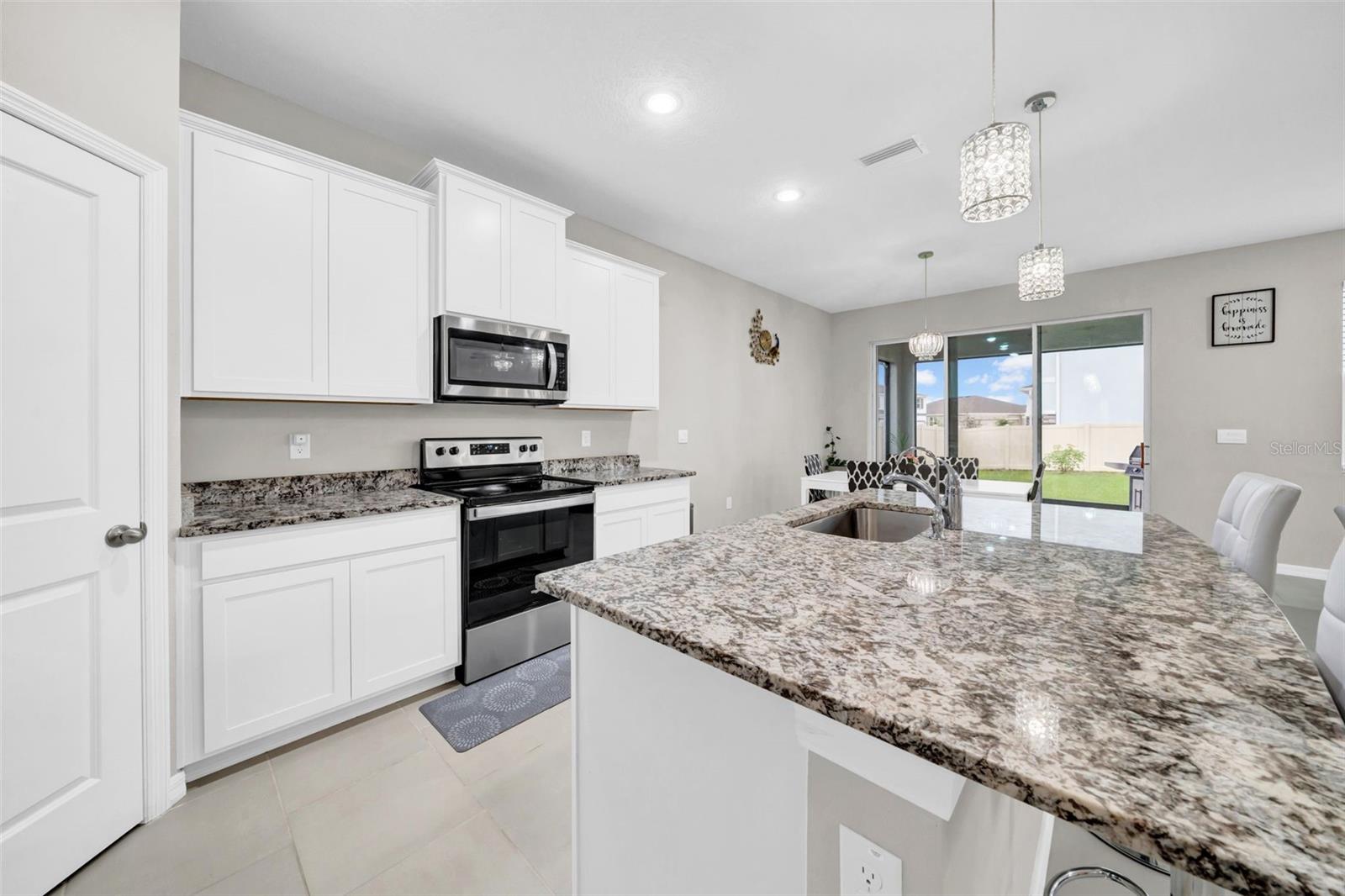 Listing photo id 24 for 32136 Conchshell Sail Street