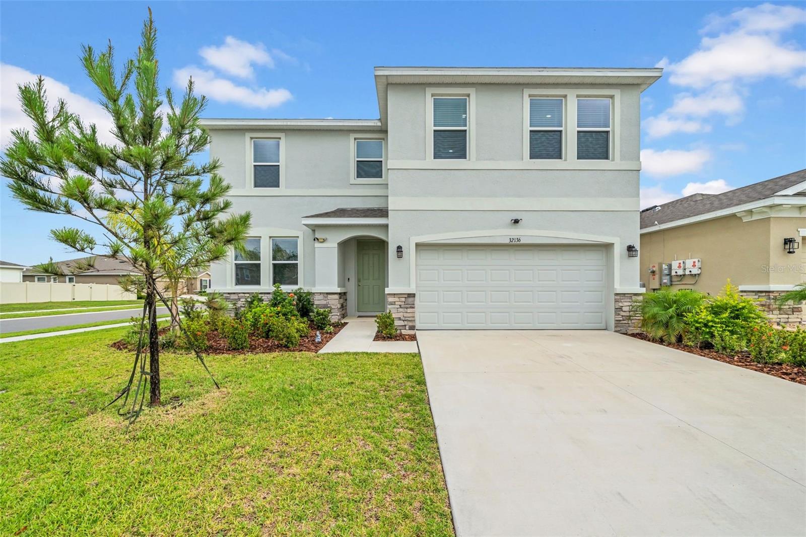 Listing photo id 1 for 32136 Conchshell Sail Street