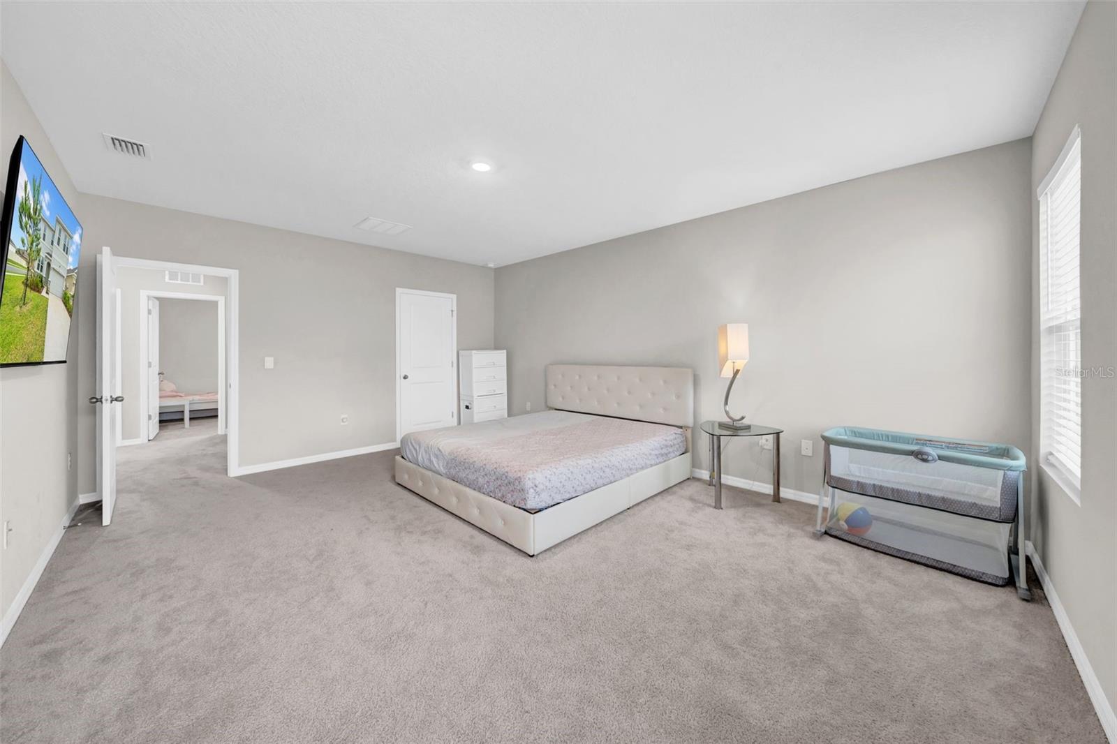 Listing photo id 32 for 32136 Conchshell Sail Street