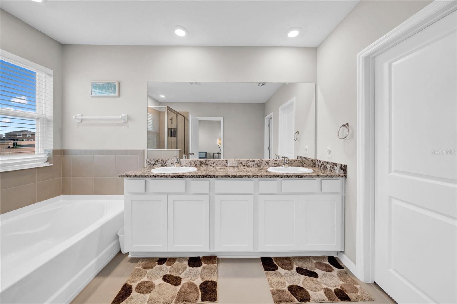Listing photo id 36 for 32136 Conchshell Sail Street