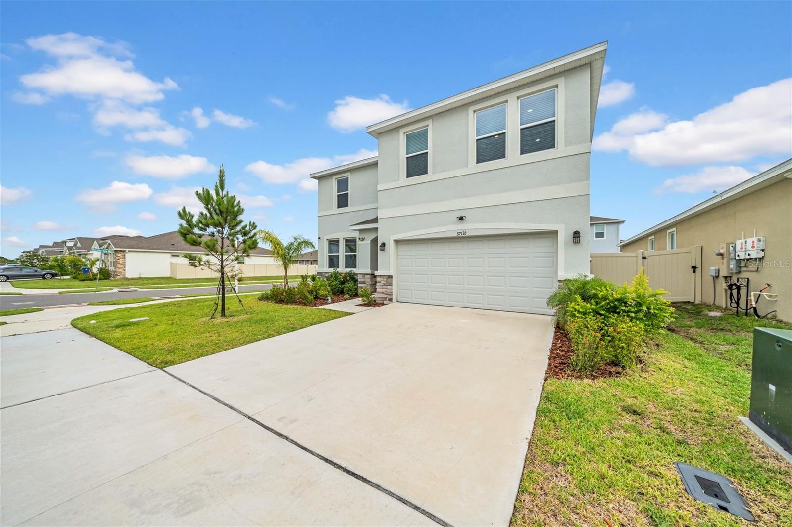 Listing photo id 2 for 32136 Conchshell Sail Street