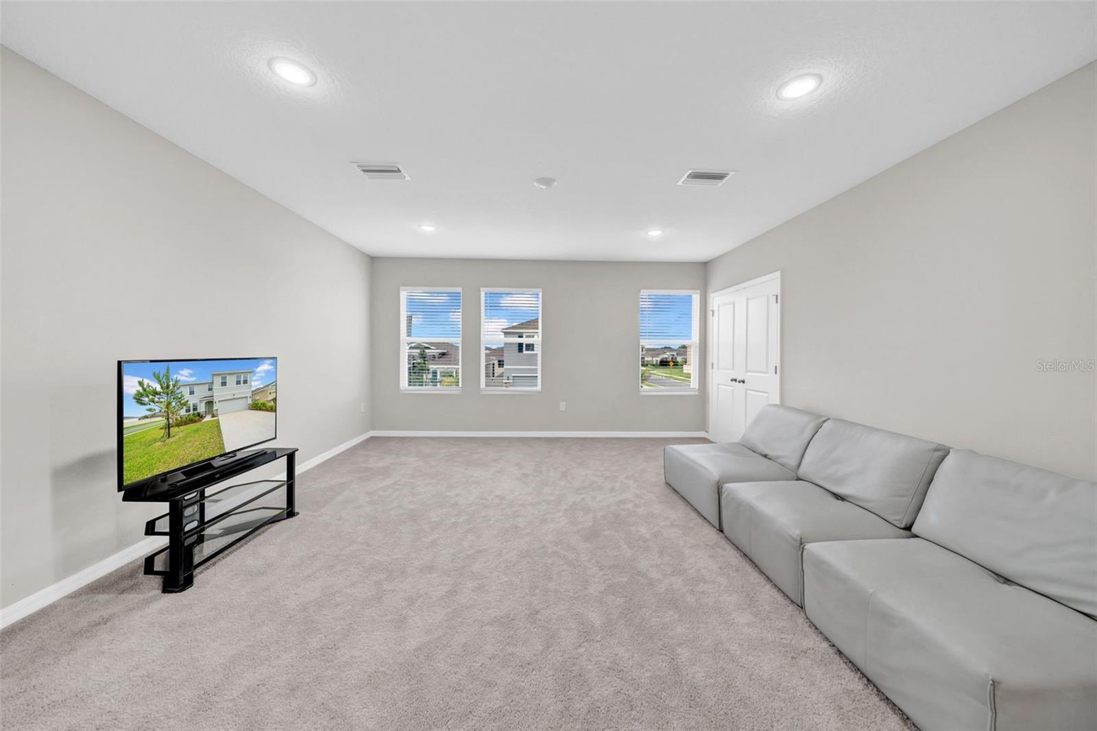 Listing photo id 43 for 32136 Conchshell Sail Street