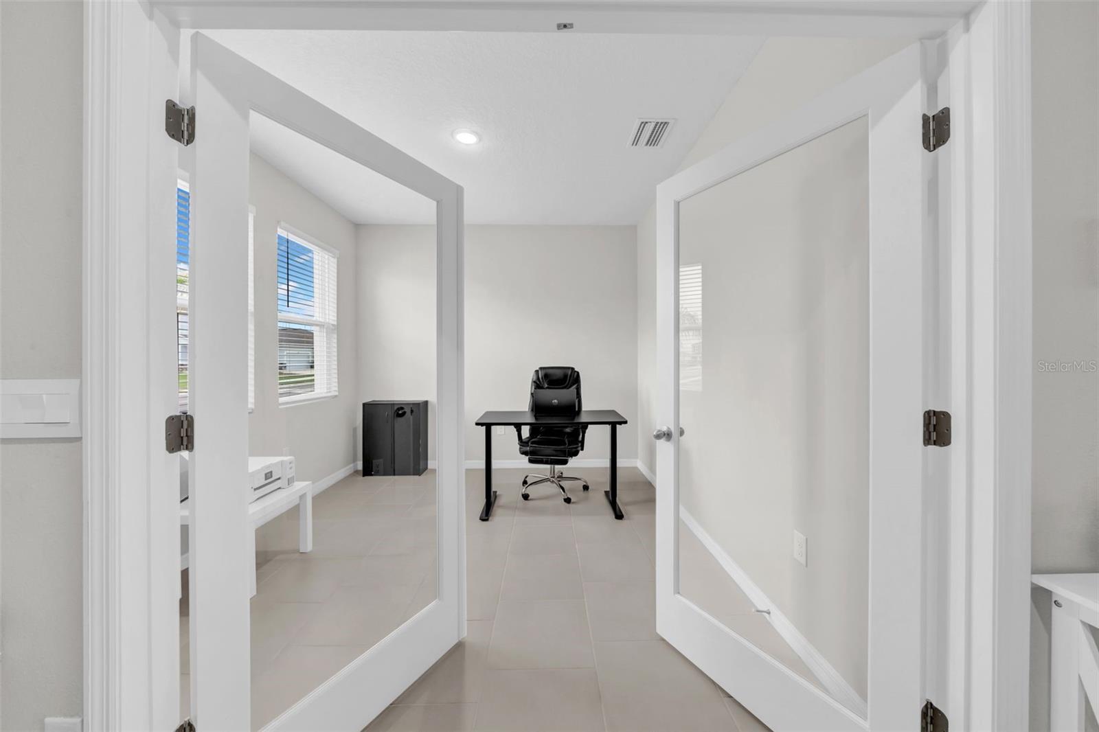 Listing photo id 6 for 32136 Conchshell Sail Street