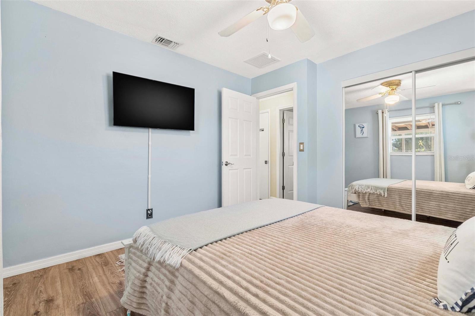 Image 12 of 37 For 10339 111th Street