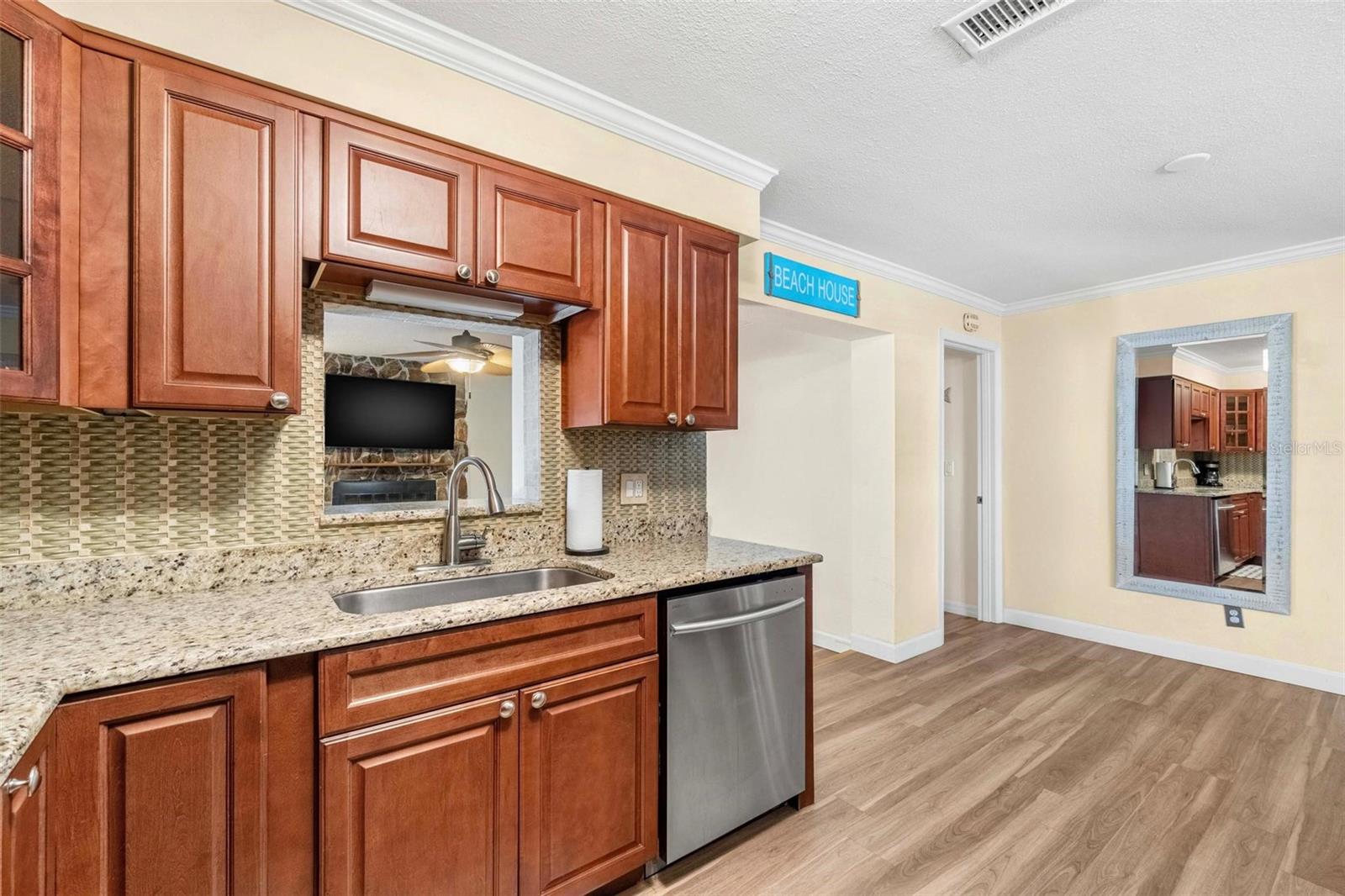 Image 18 of 37 For 10339 111th Street