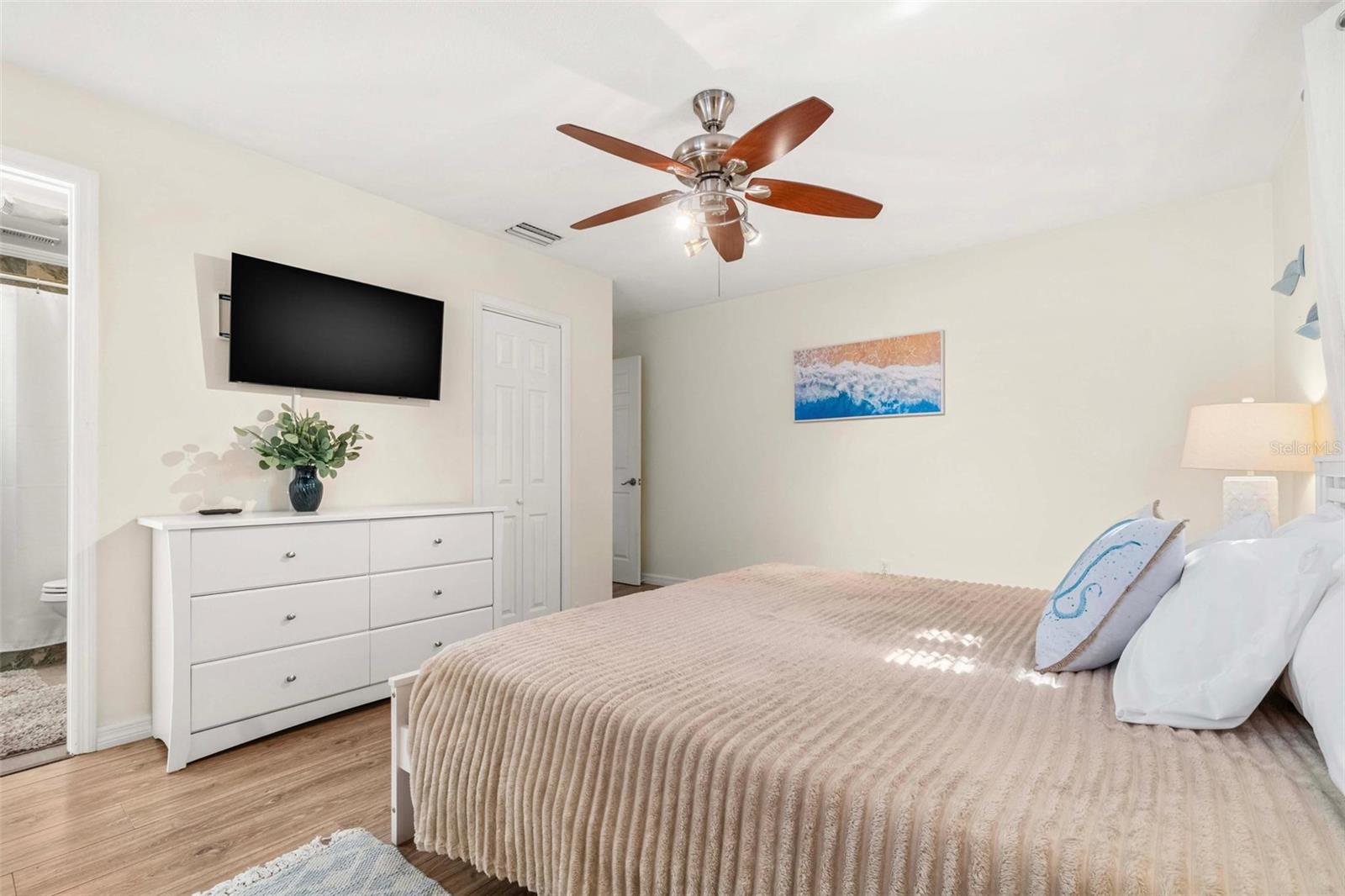 Image 20 of 37 For 10339 111th Street