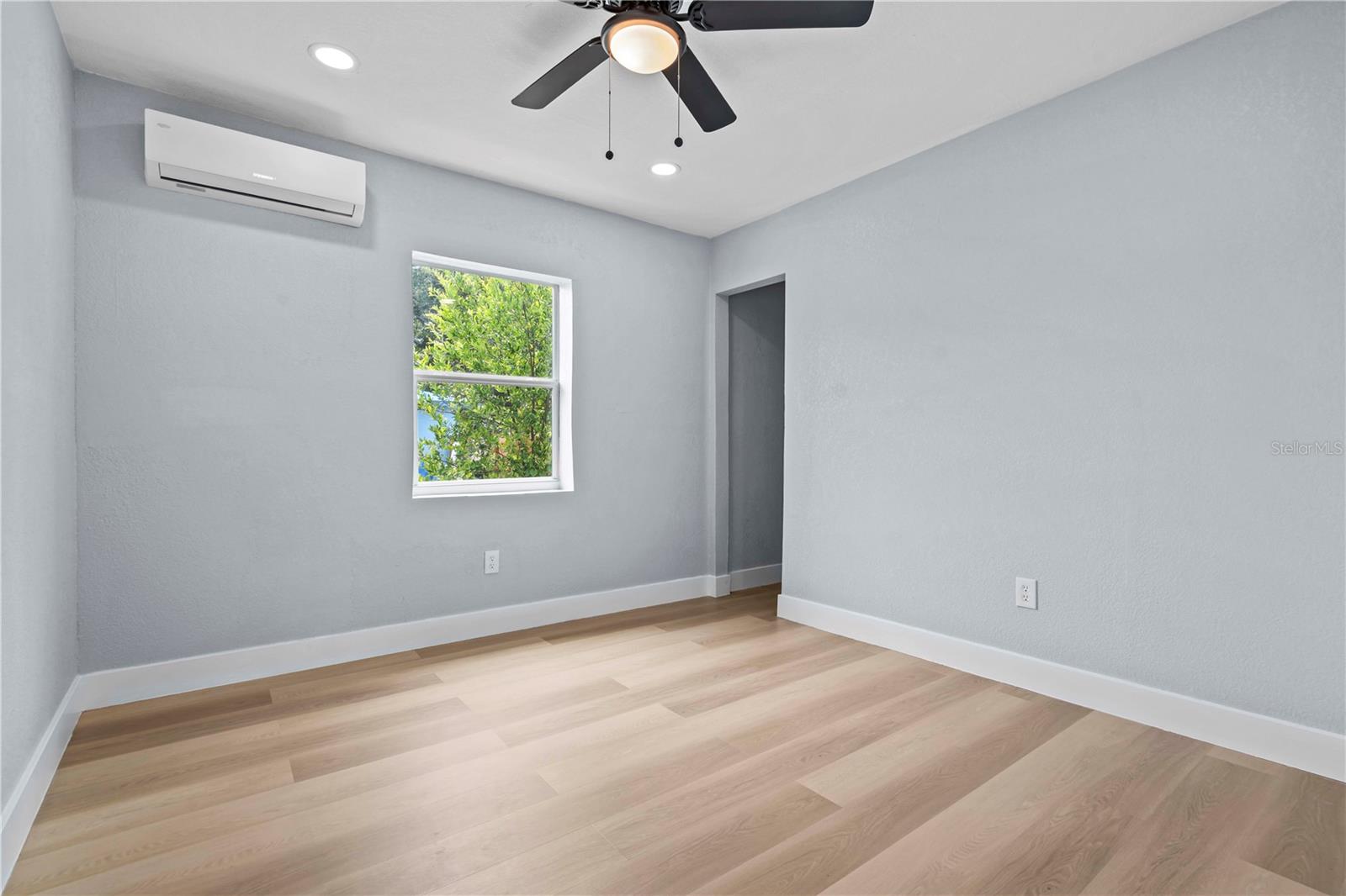Image 15 of 36 For 2465 16th Avenue S