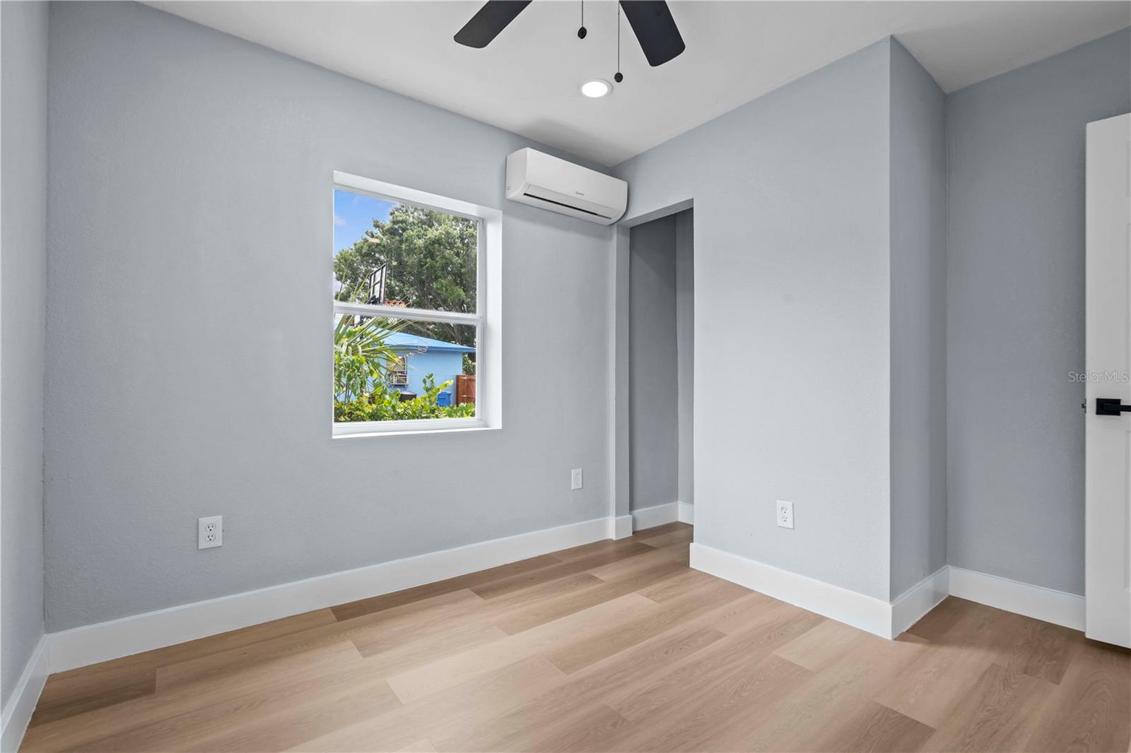 Image 18 of 36 For 2465 16th Avenue S