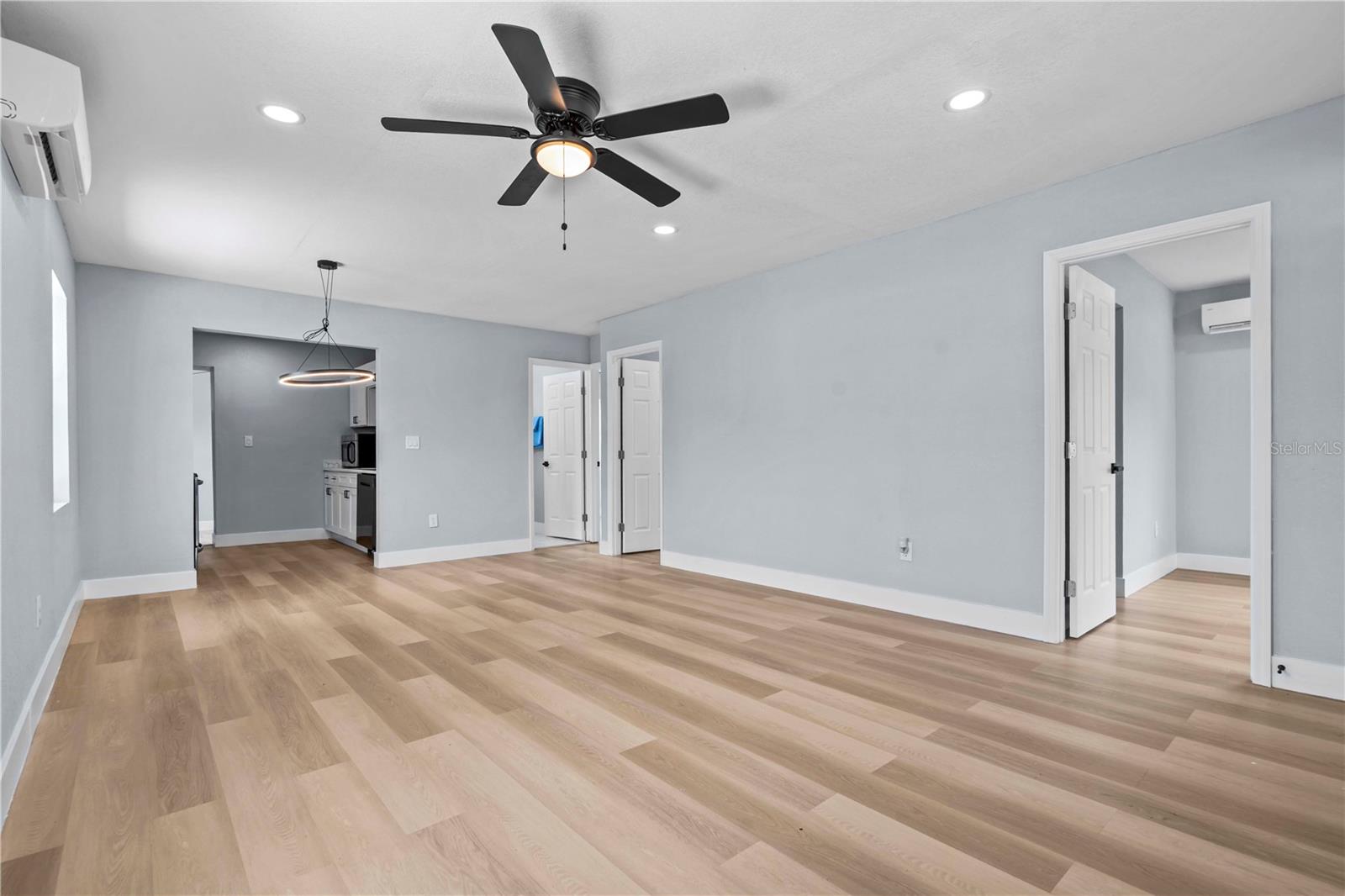 Image 4 of 36 For 2465 16th Avenue S