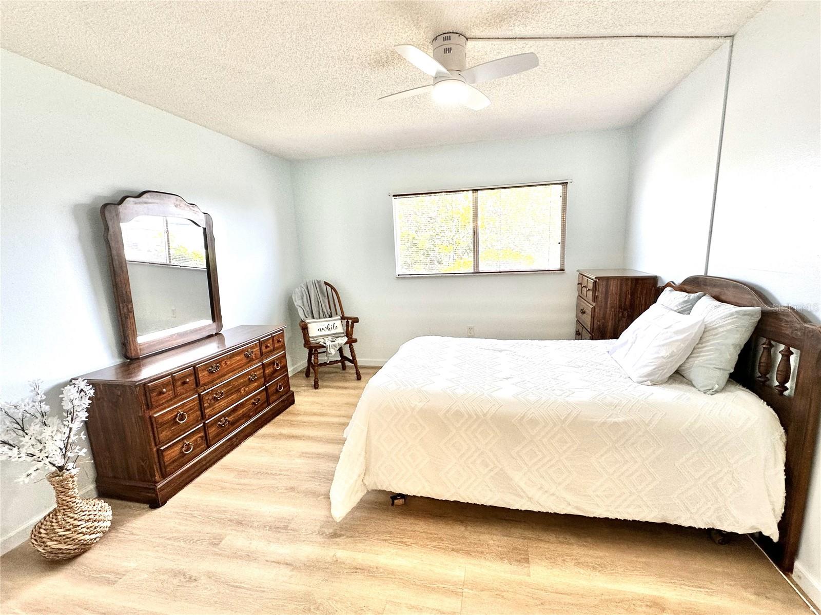 Image 13 of 35 For 13926 Mission Oaks Boulevard