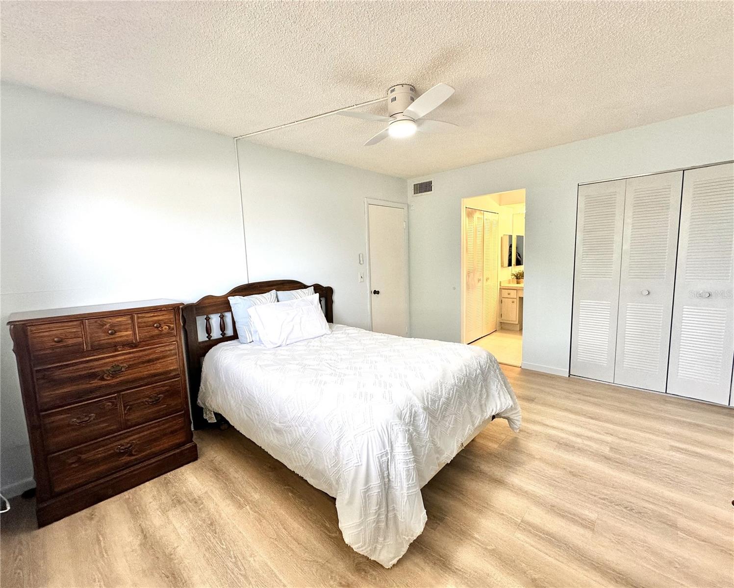 Image 14 of 35 For 13926 Mission Oaks Boulevard