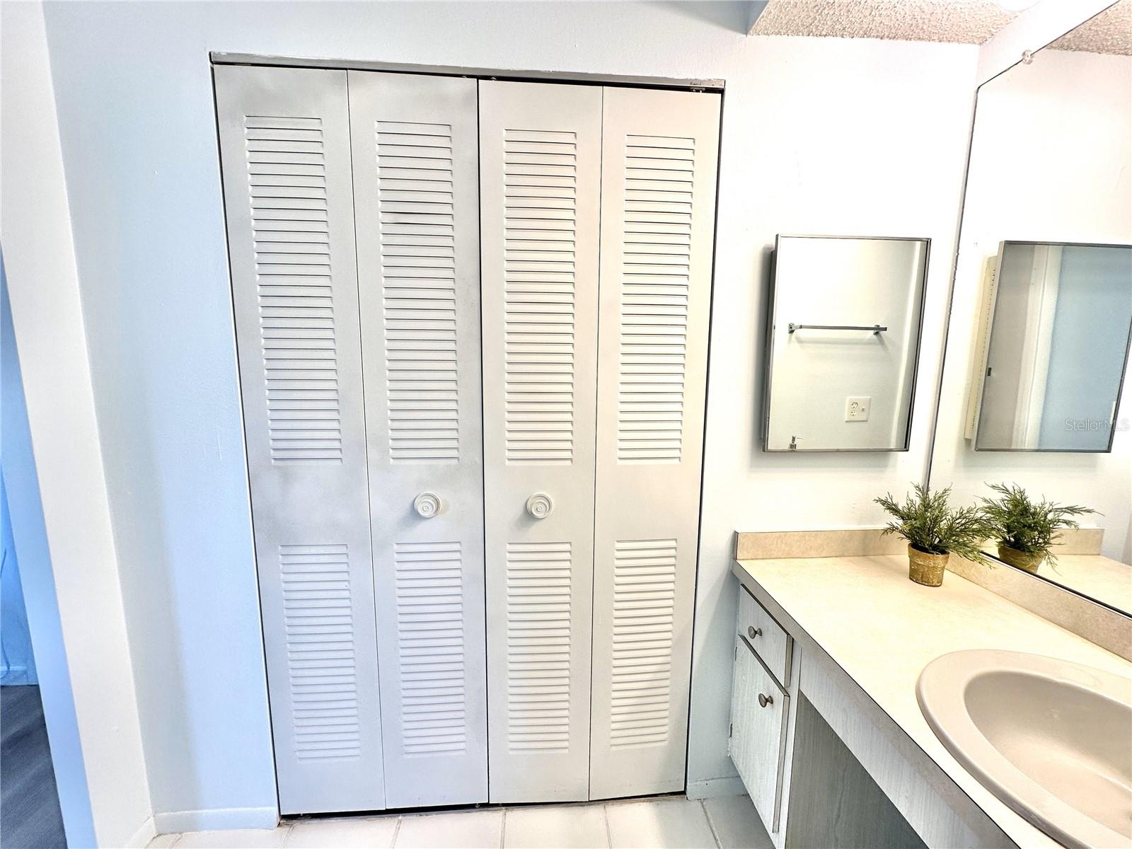 Image 17 of 35 For 13926 Mission Oaks Boulevard