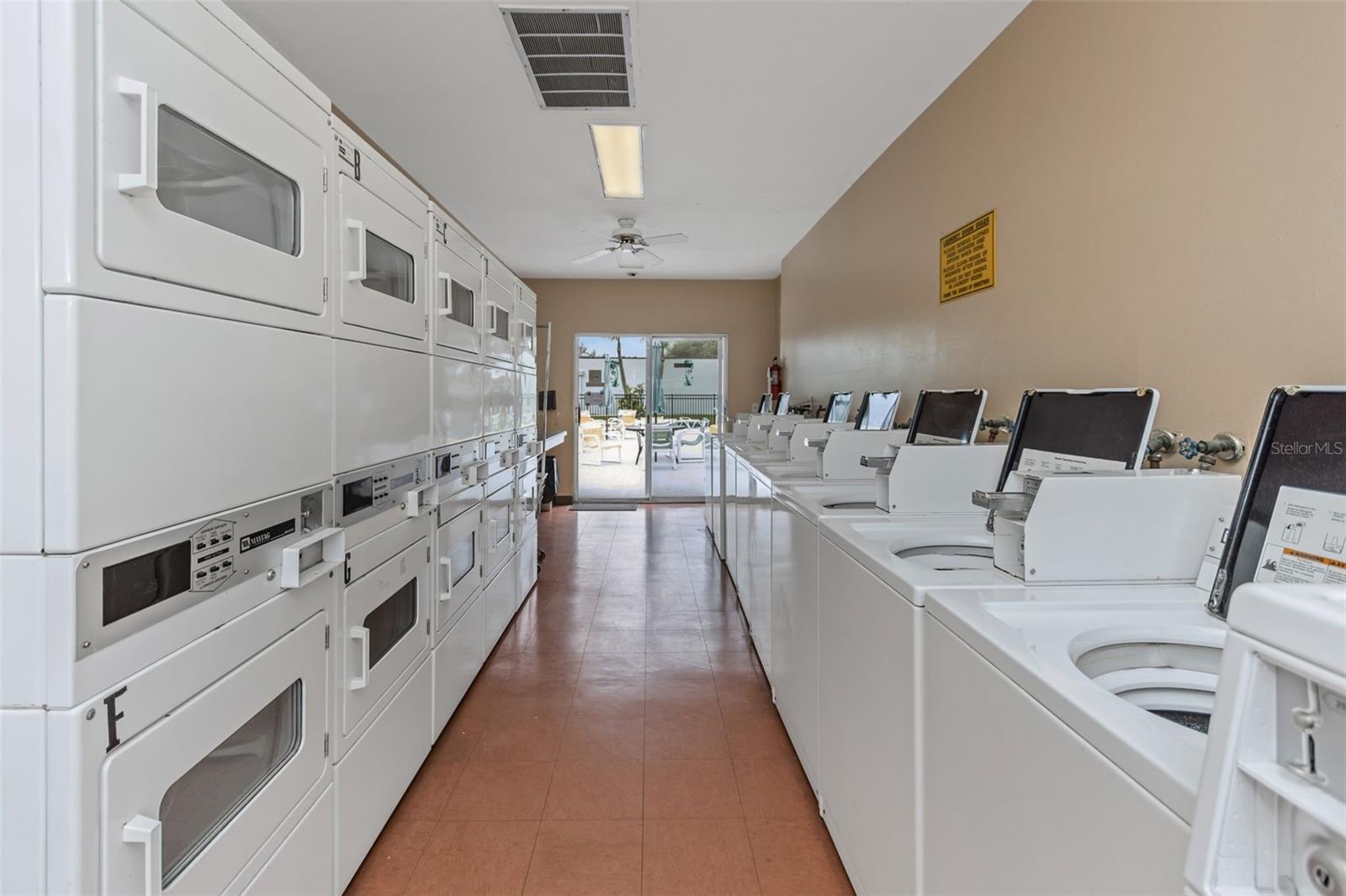 Image 30 of 35 For 13926 Mission Oaks Boulevard