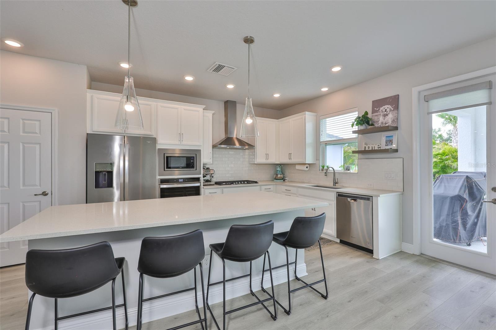 Listing photo id 8 for 5511 Del Coronado Drive