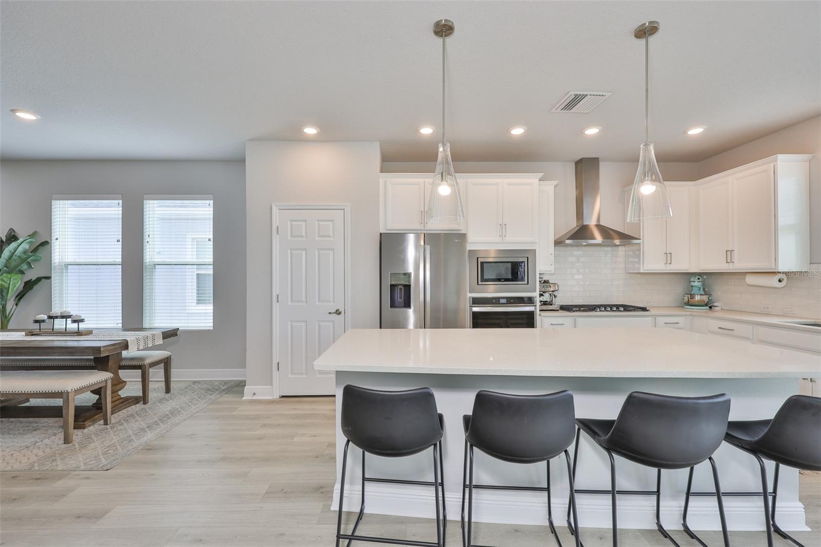 Listing photo id 9 for 5511 Del Coronado Drive