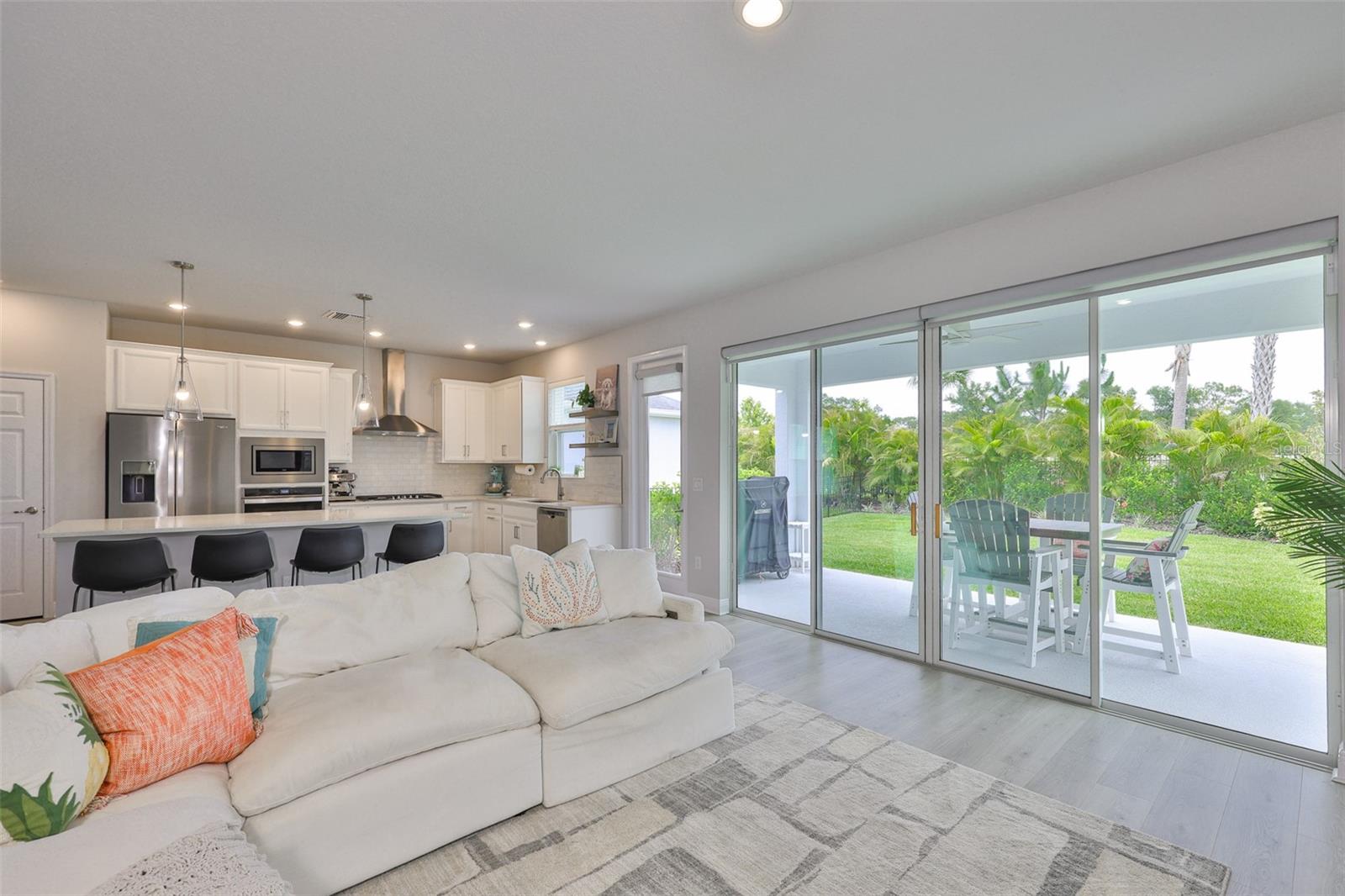Listing photo id 10 for 5511 Del Coronado Drive