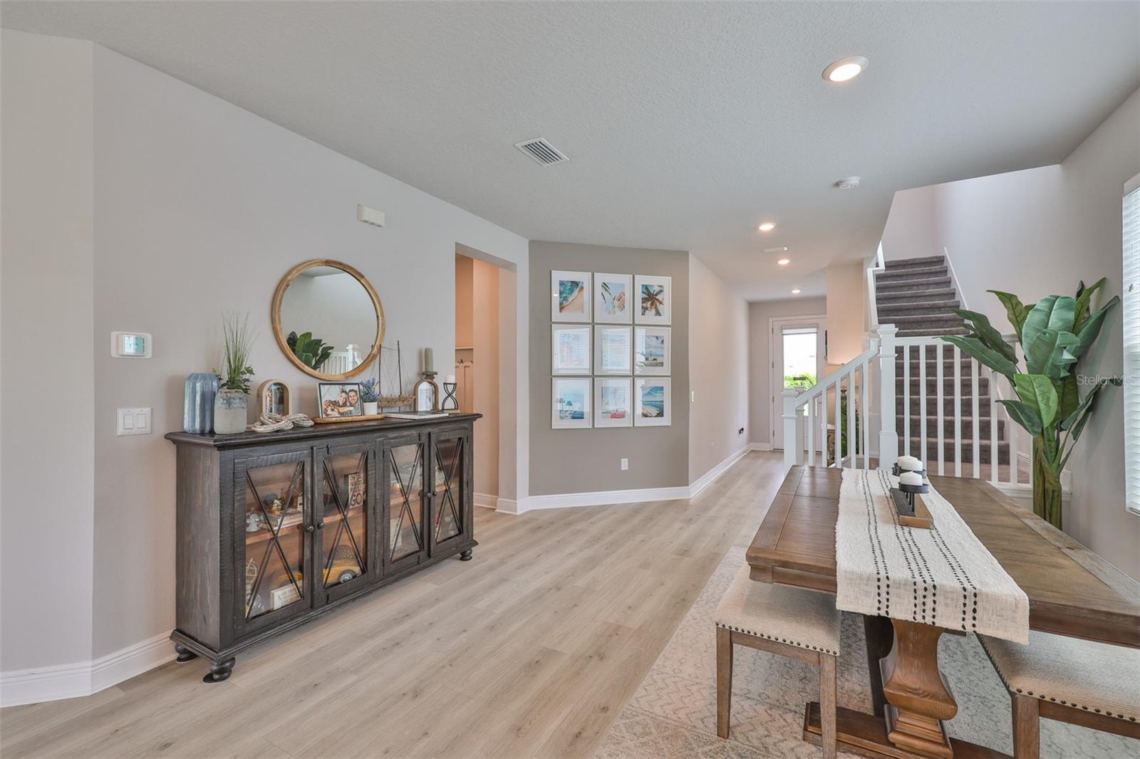 Listing photo id 16 for 5511 Del Coronado Drive