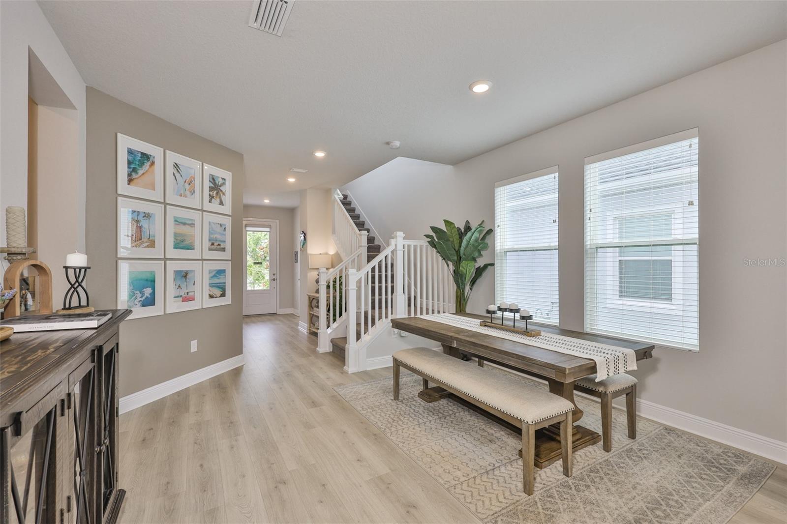 Listing photo id 17 for 5511 Del Coronado Drive