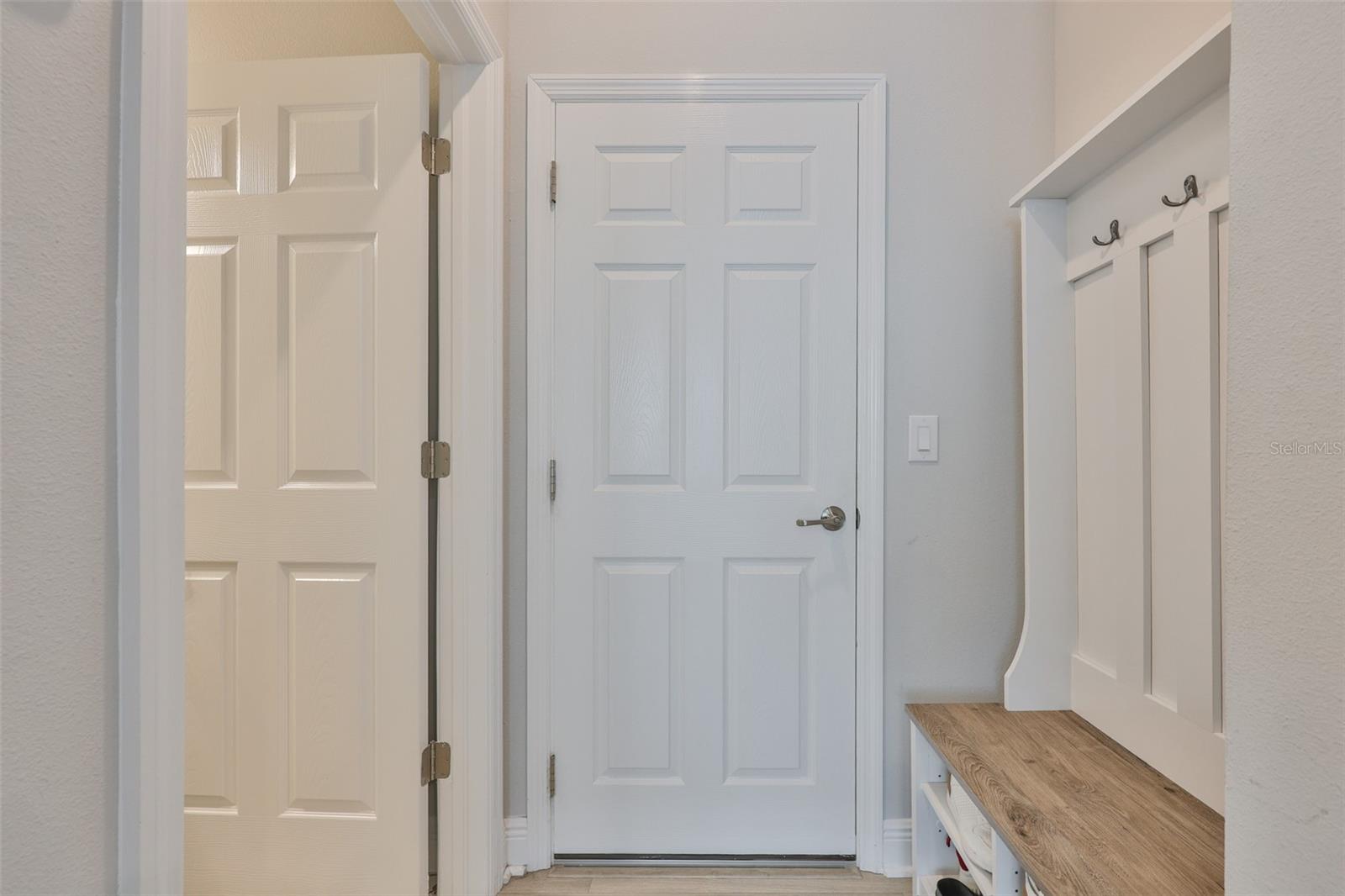 Listing photo id 19 for 5511 Del Coronado Drive