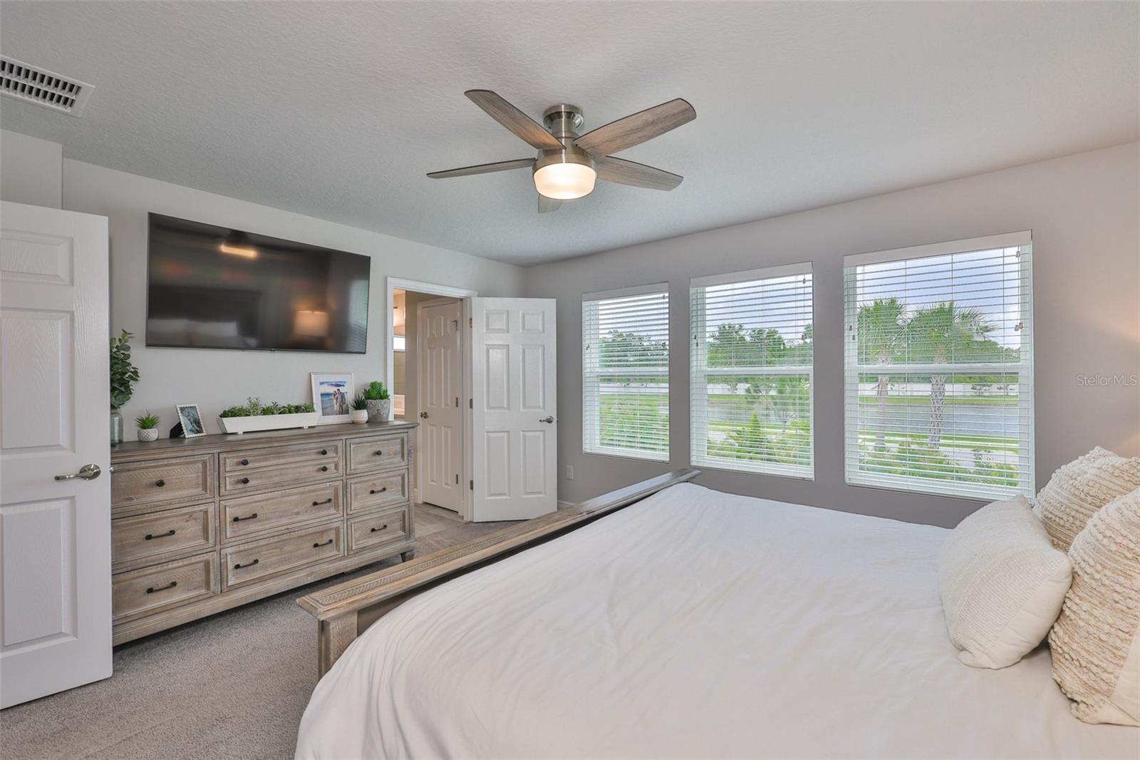 Listing photo id 21 for 5511 Del Coronado Drive