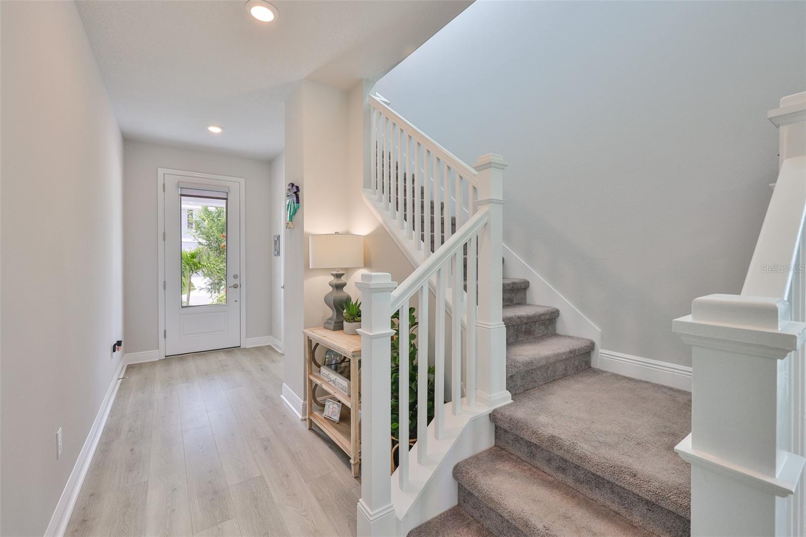 Listing photo id 2 for 5511 Del Coronado Drive