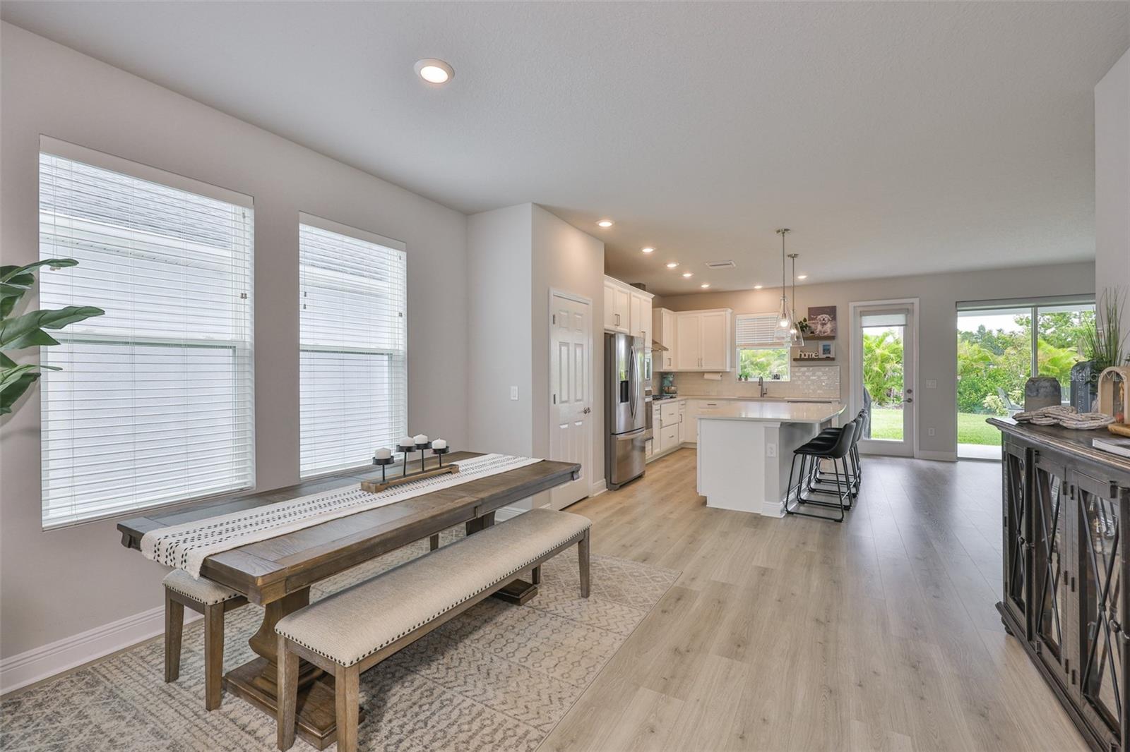 Listing photo id 3 for 5511 Del Coronado Drive