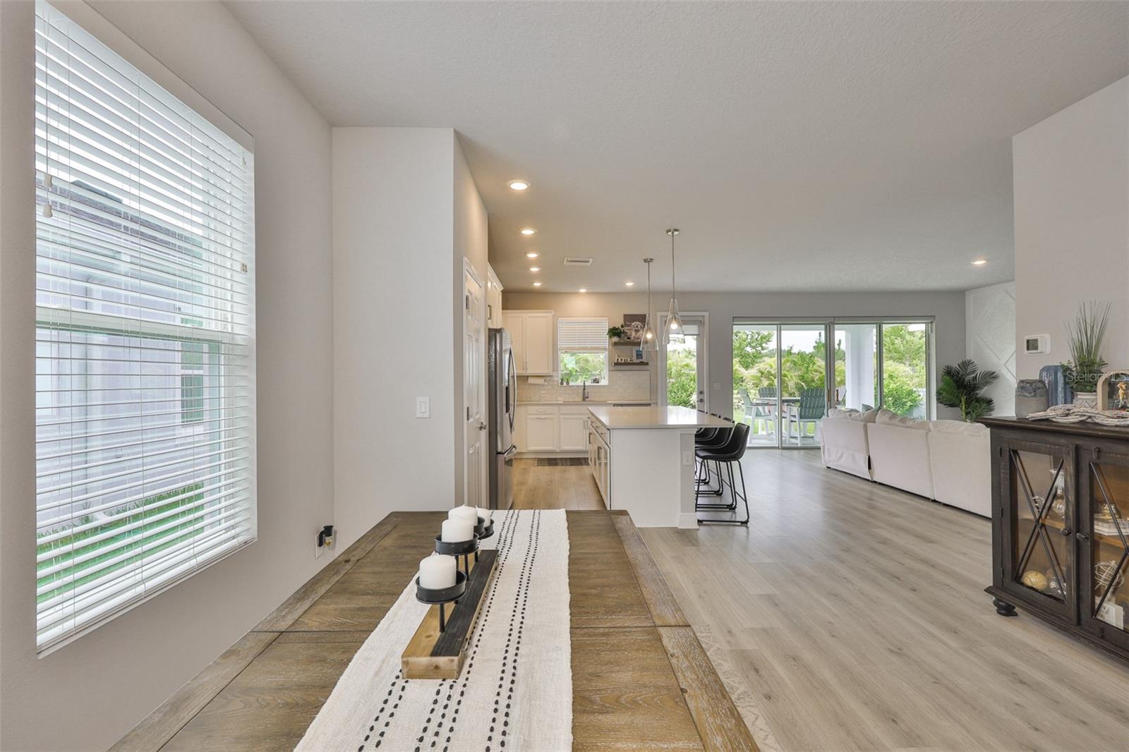 Listing photo id 4 for 5511 Del Coronado Drive
