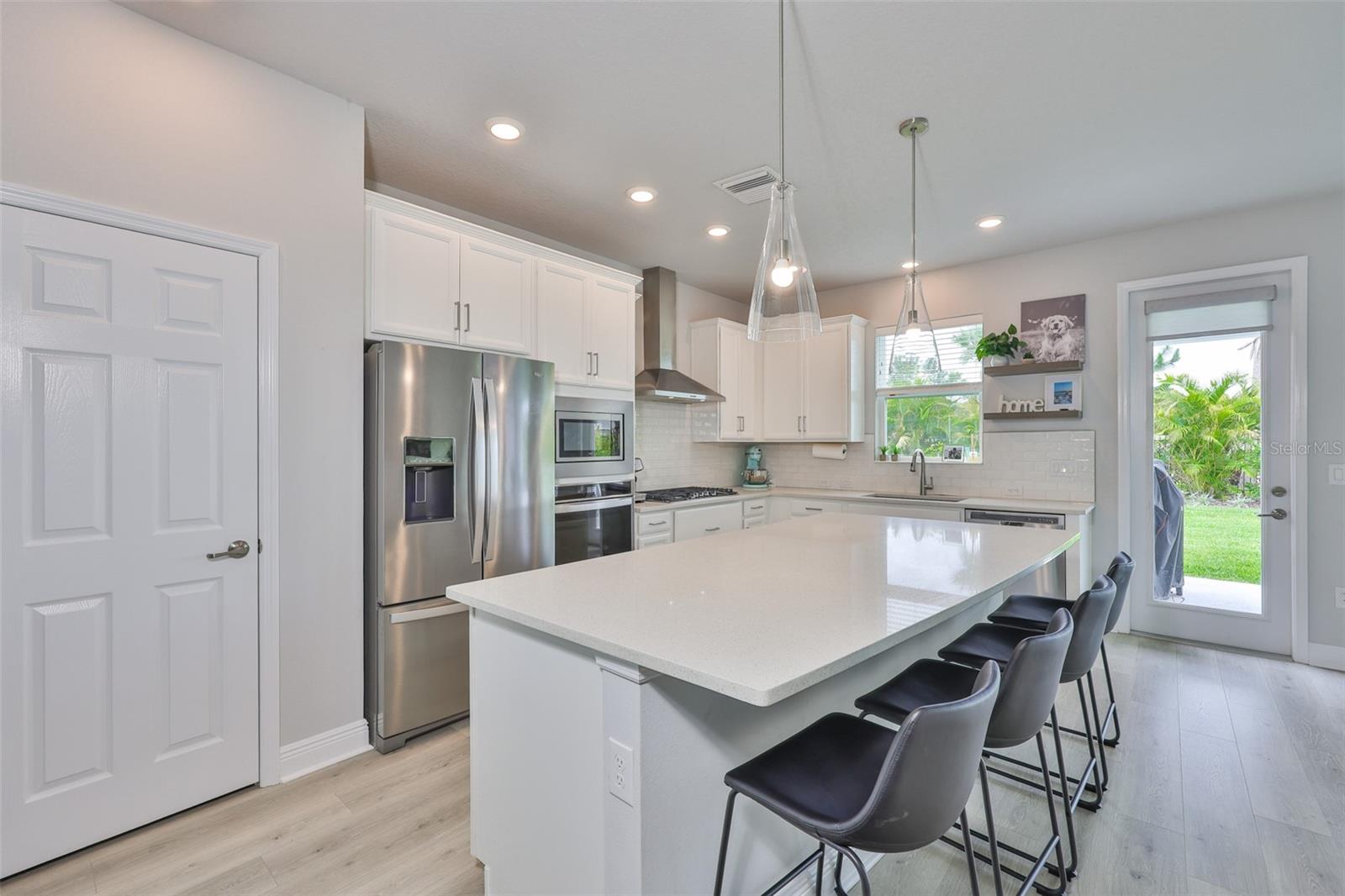 Listing photo id 6 for 5511 Del Coronado Drive