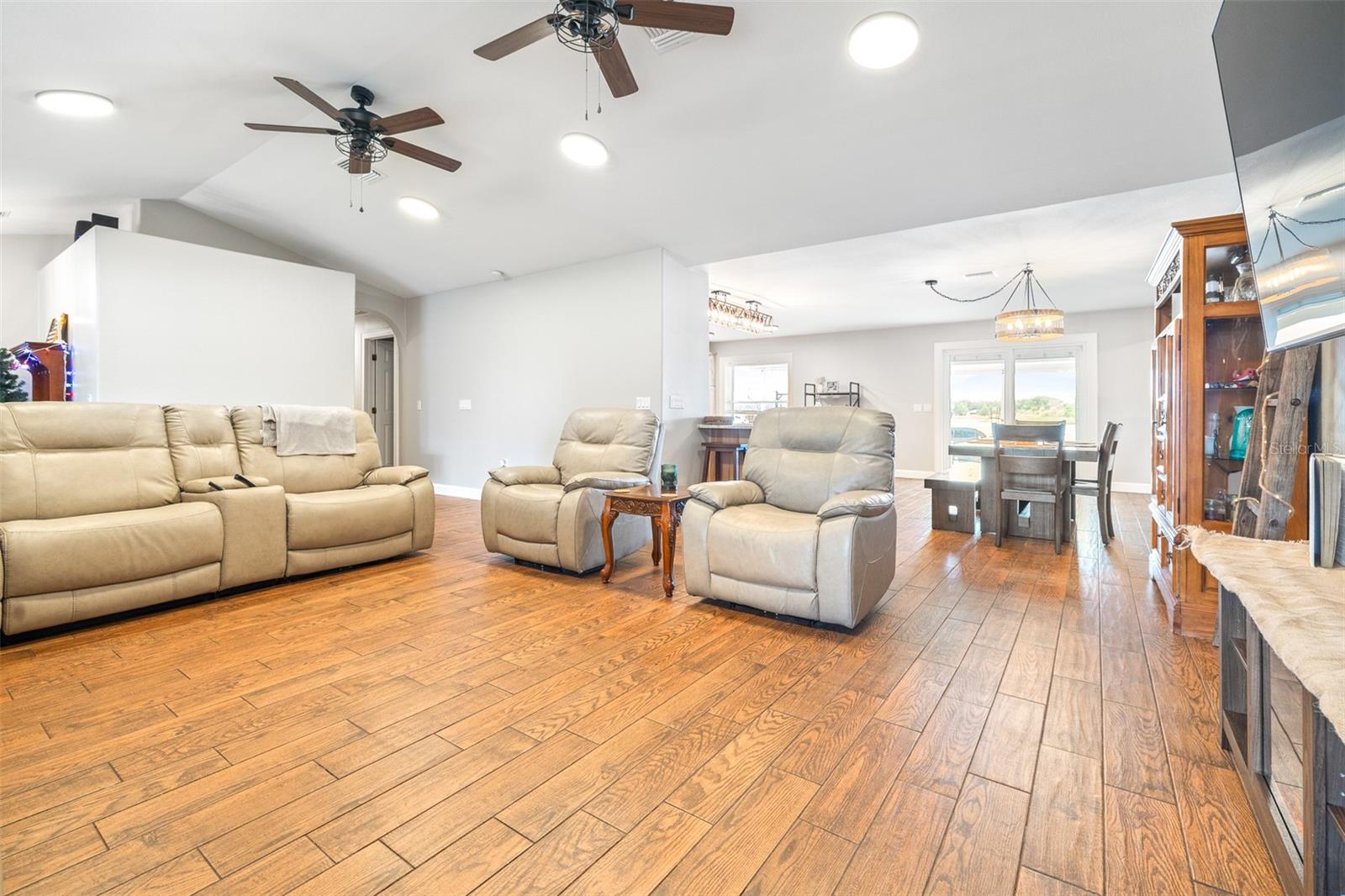 Image 11 of 61 For 124 Pangola Drive