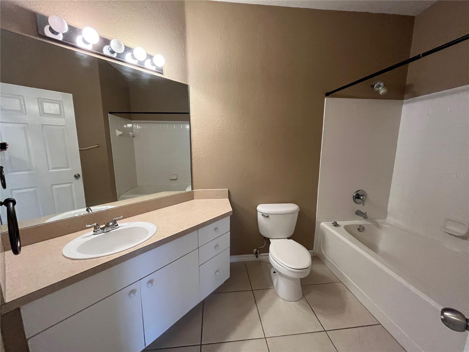 Image 16 of 30 For 4305 Bayside Village Drive 301