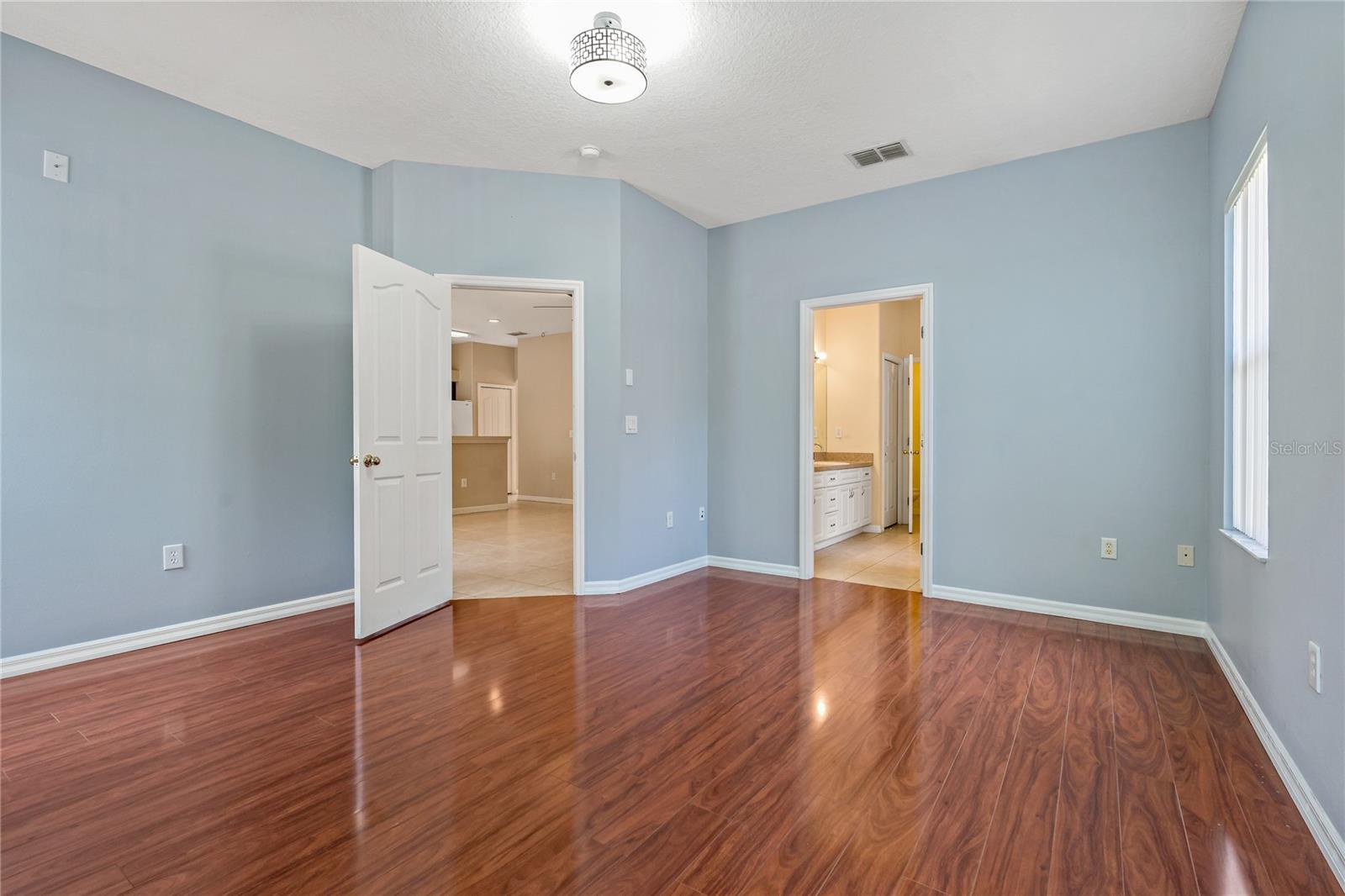 Image 17 of 37 For 6625 Interbay Boulevard