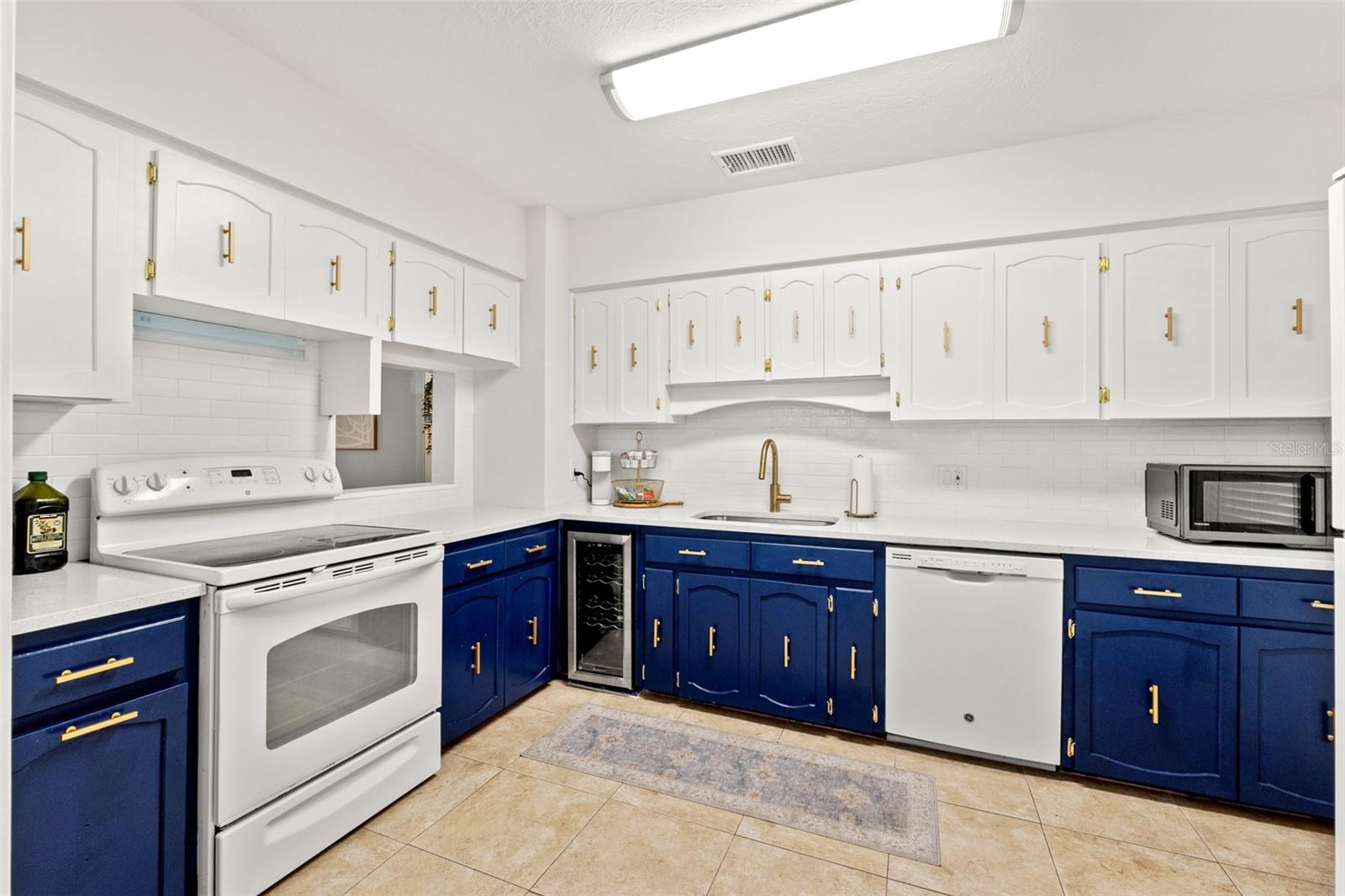 Listing photo id 9 for 4616 Matanzas Avenue