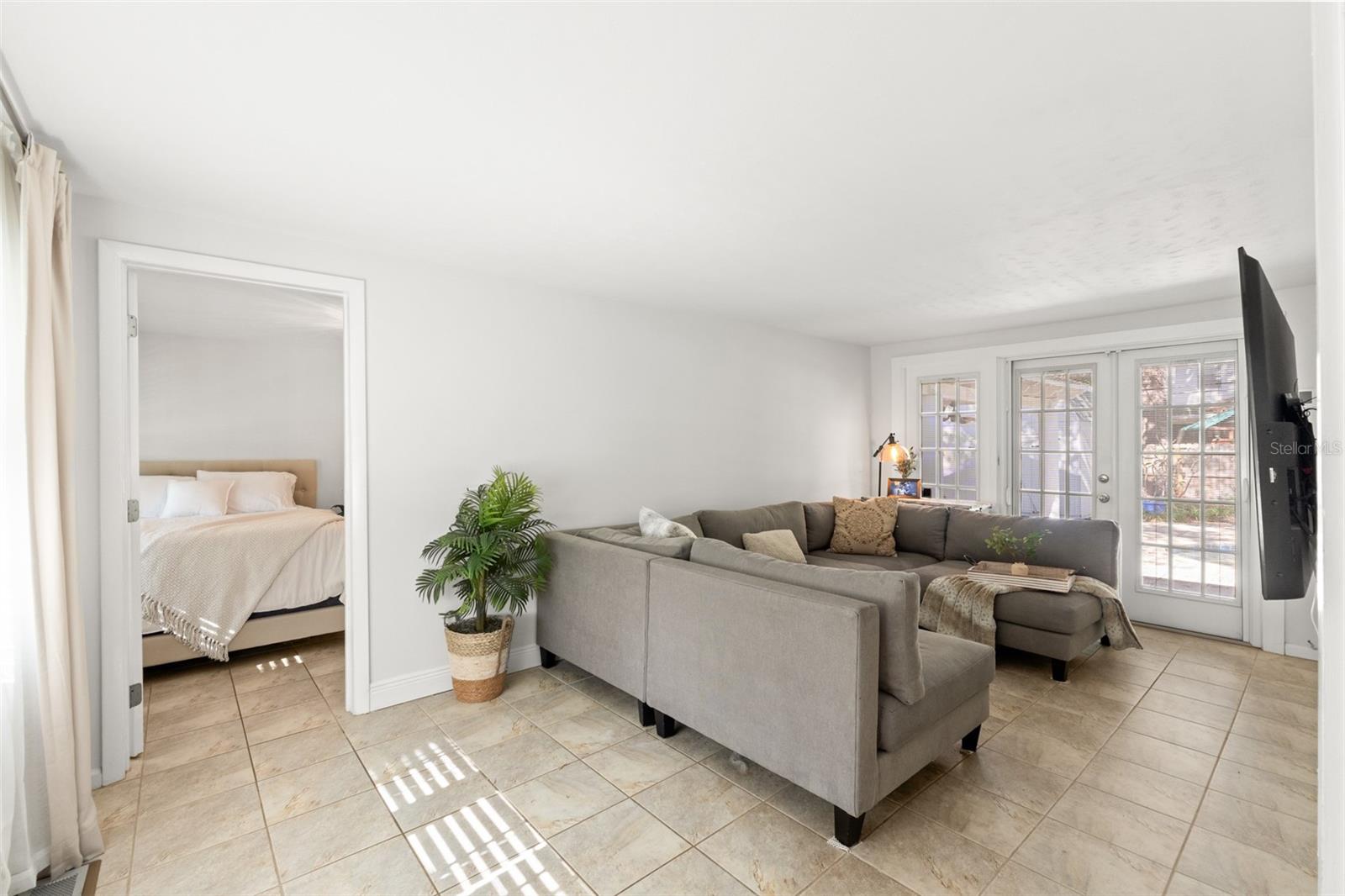 Listing photo id 13 for 4616 Matanzas Avenue
