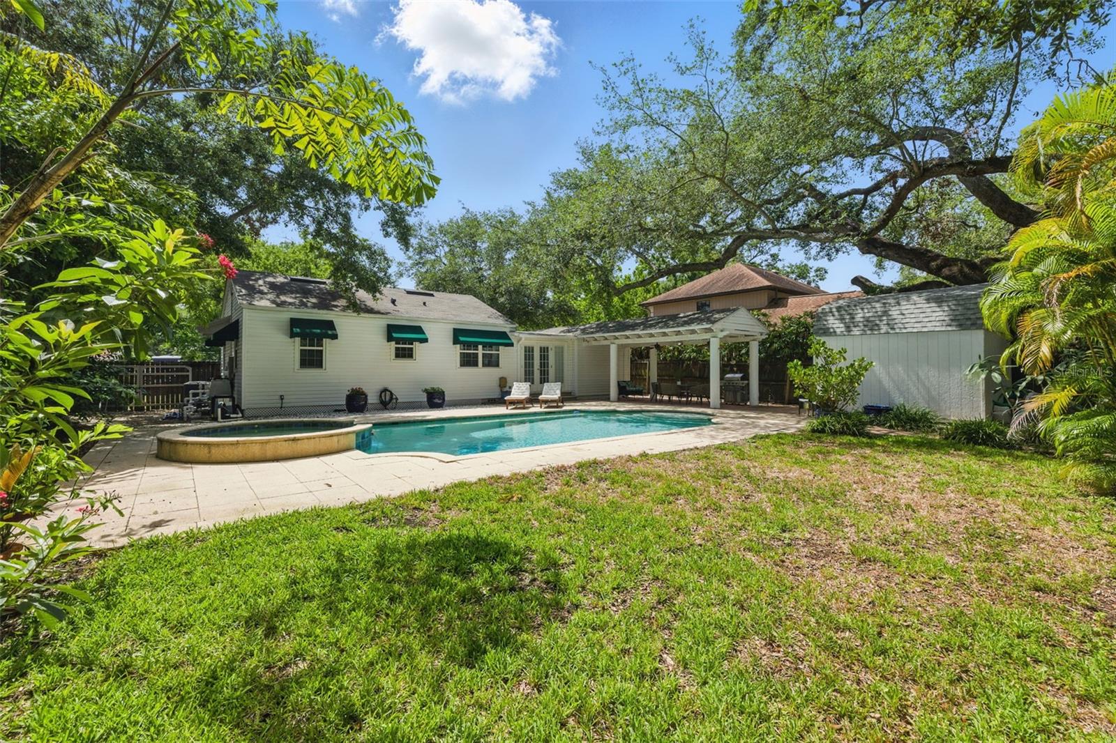 Listing photo id 21 for 4616 Matanzas Avenue
