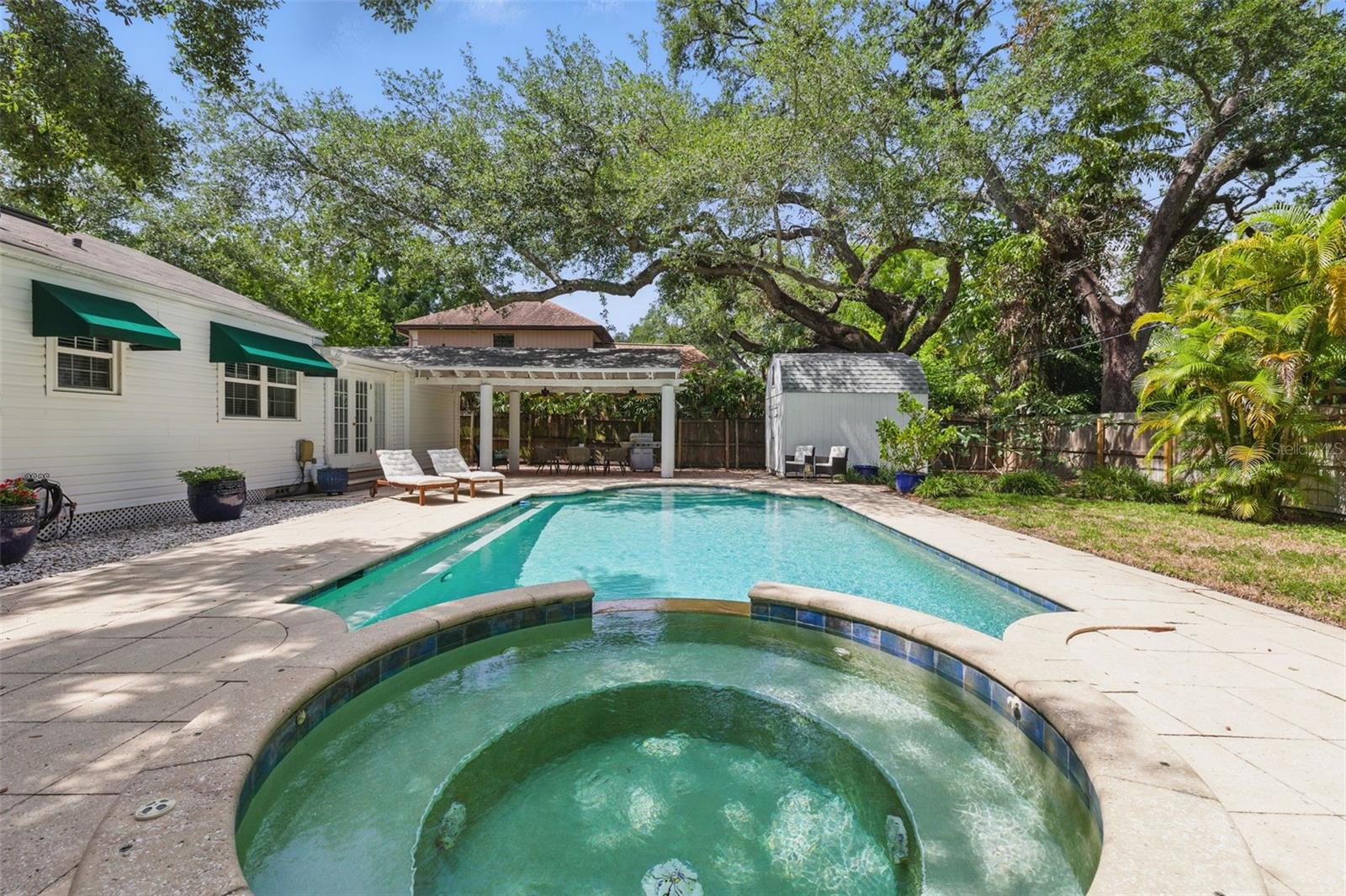 Listing photo id 2 for 4616 Matanzas Avenue
