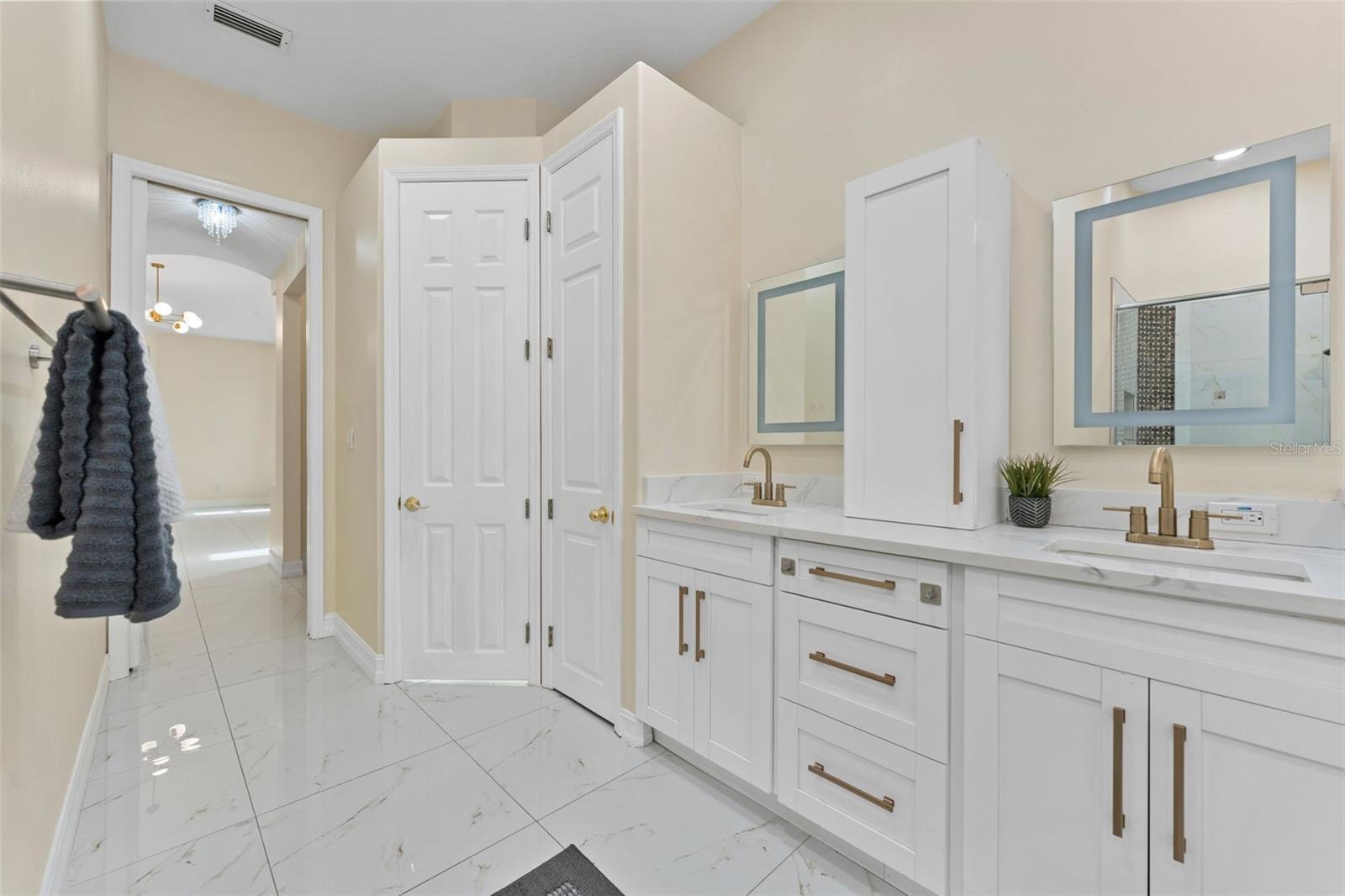 Image 23 of 54 For 10310 Carroll Cove Place