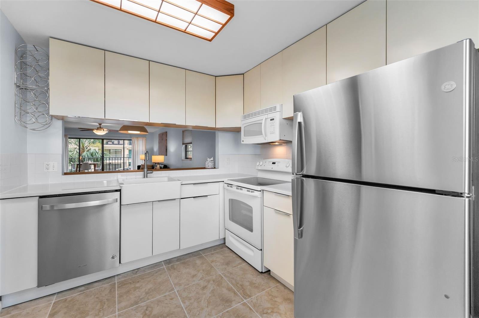 Image 15 of 69 For 19531 Gulf Boulevard 306