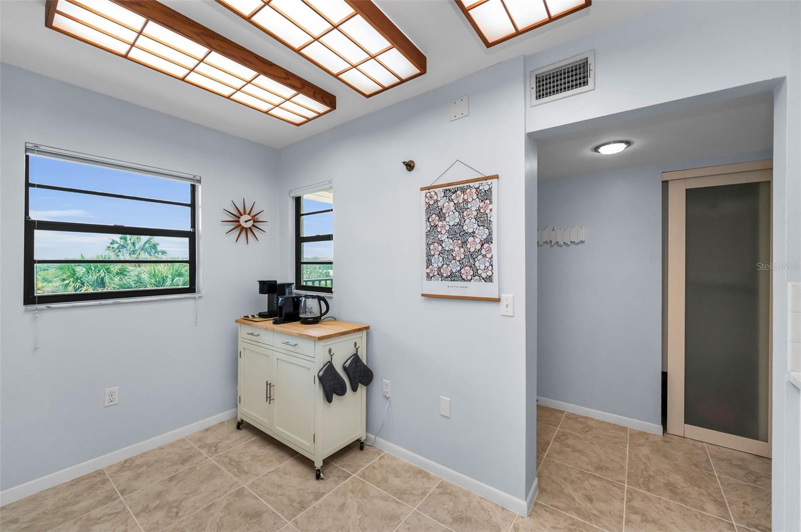 Image 16 of 69 For 19531 Gulf Boulevard 306