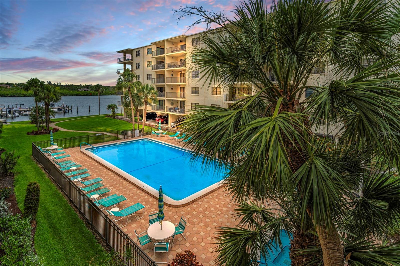 Image 30 of 69 For 19531 Gulf Boulevard 306
