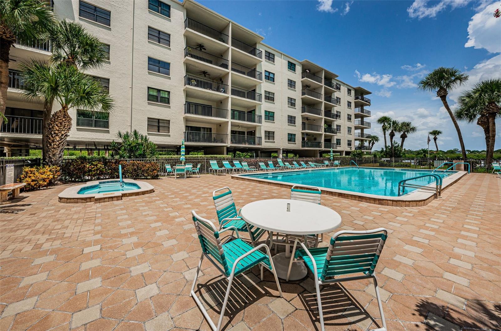 Image 31 of 69 For 19531 Gulf Boulevard 306