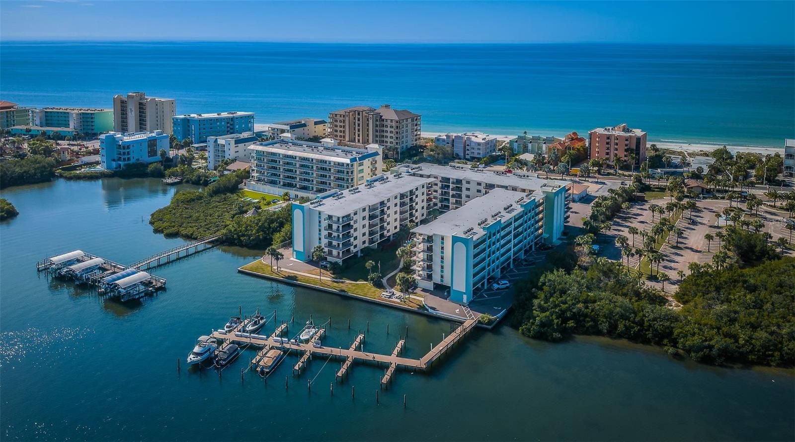 Image 35 of 69 For 19531 Gulf Boulevard 306